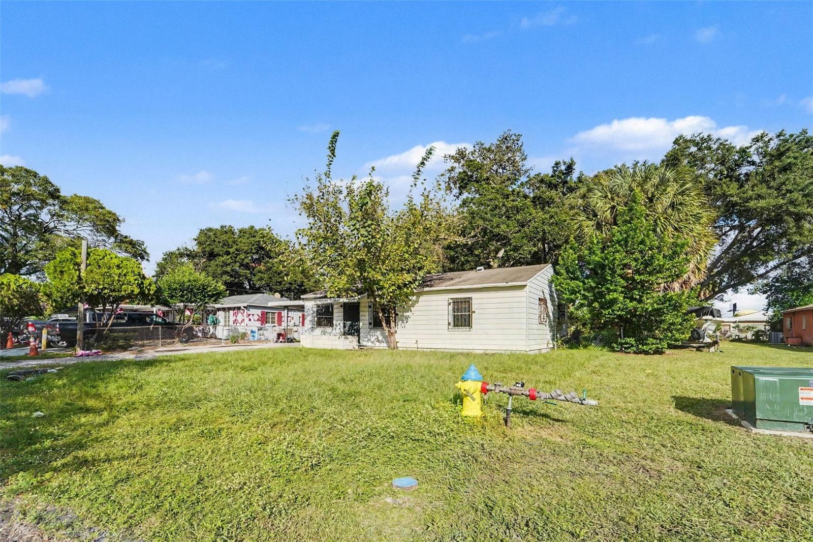 Single Family Residence at 3921 W CHERRY ST, TAMPA, photo 3 of 24