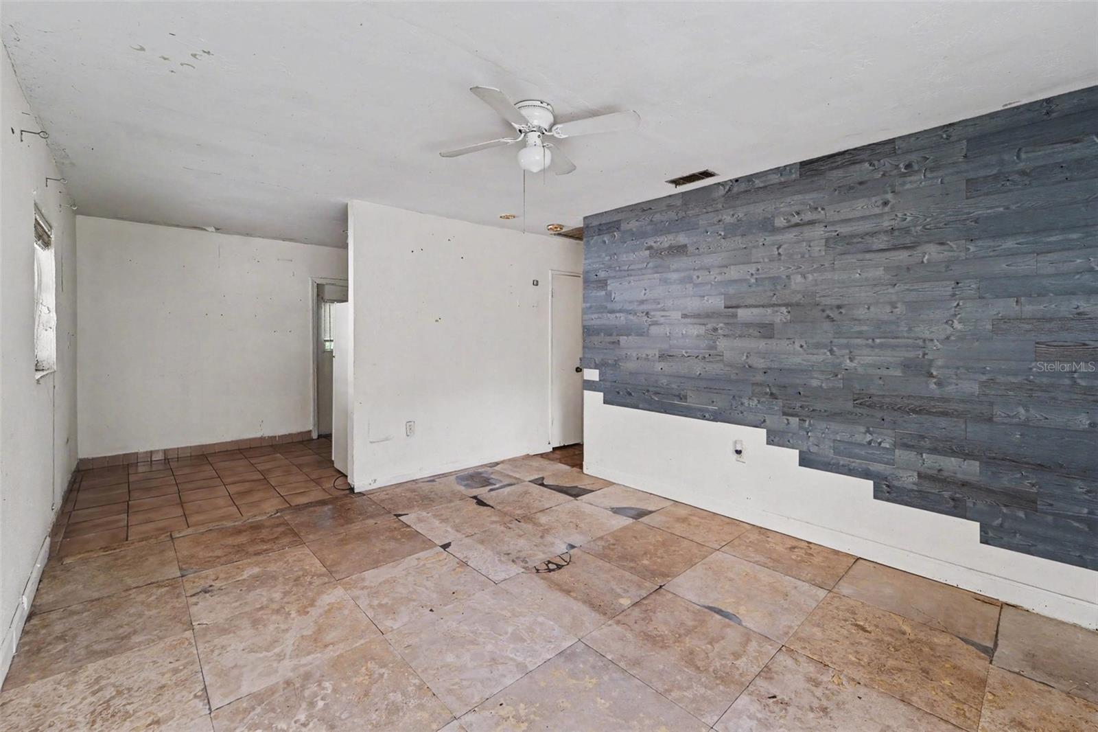 Single Family Residence at 3921 W CHERRY ST, TAMPA, photo 7 of 24