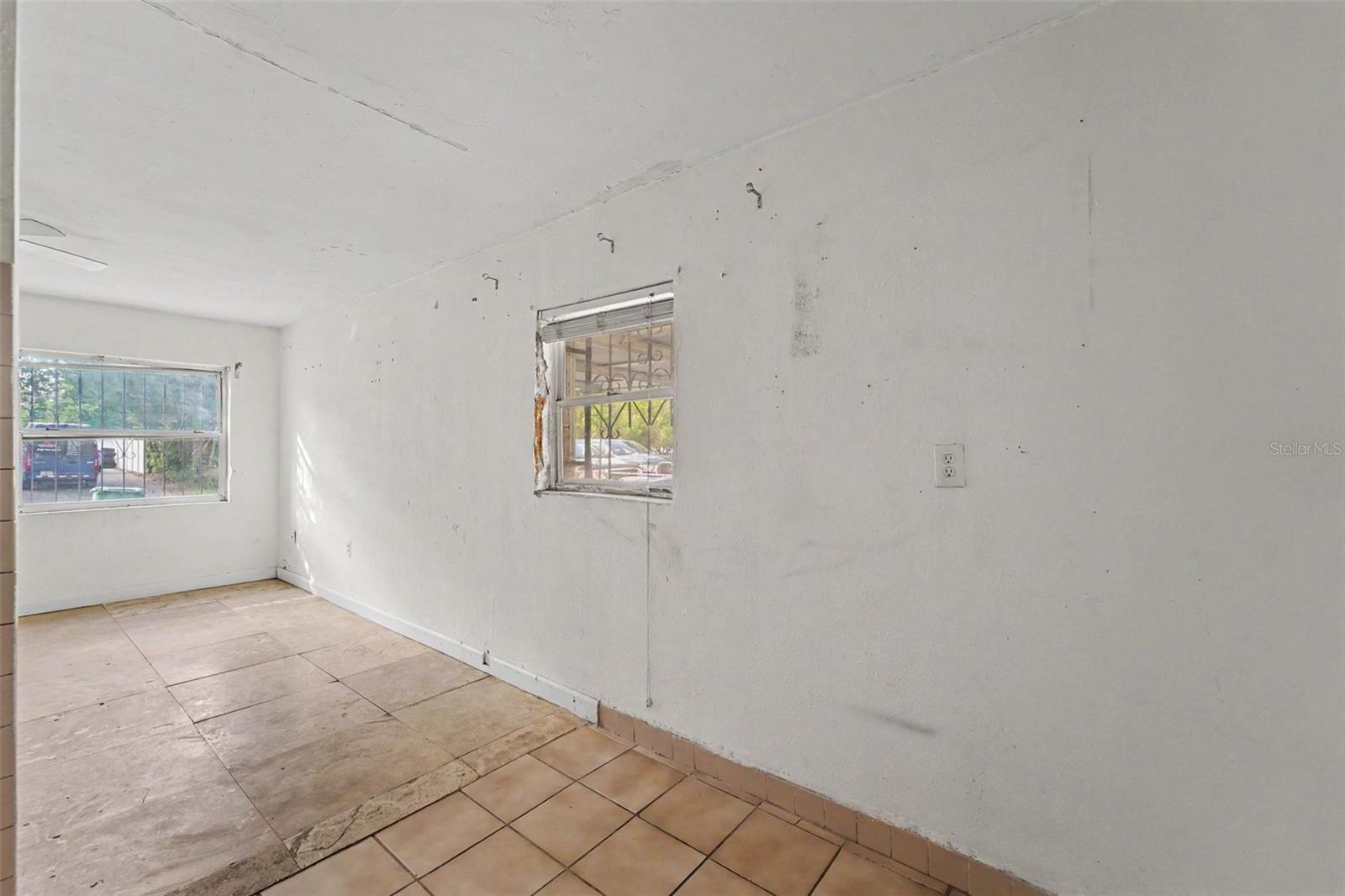 Single Family Residence at 3921 W CHERRY ST, TAMPA, photo 9 of 24