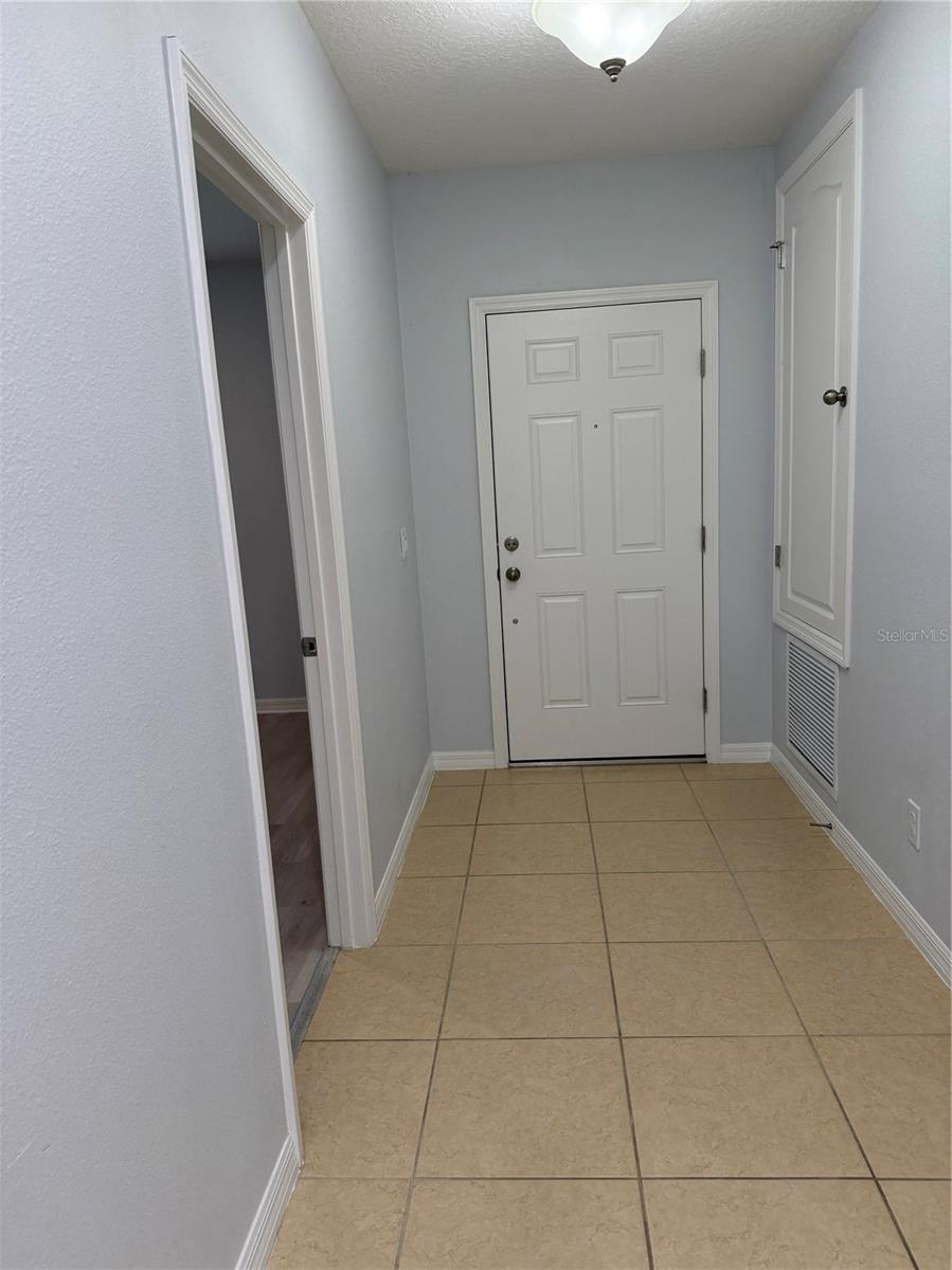 Single Family Residence at 9511 OGLETHORPE DR, GROVELAND, photo 2 of 30