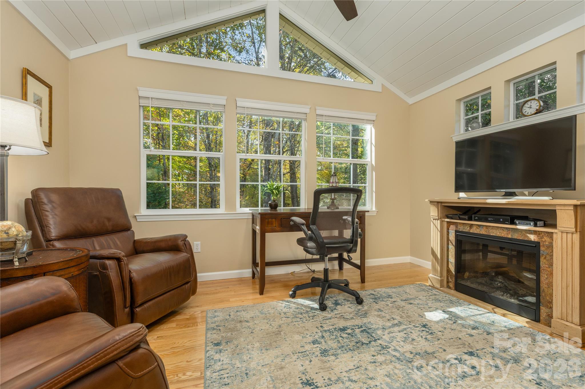 Sun room, office or library off of the living area - 190 Fairway View Drive, Etowah