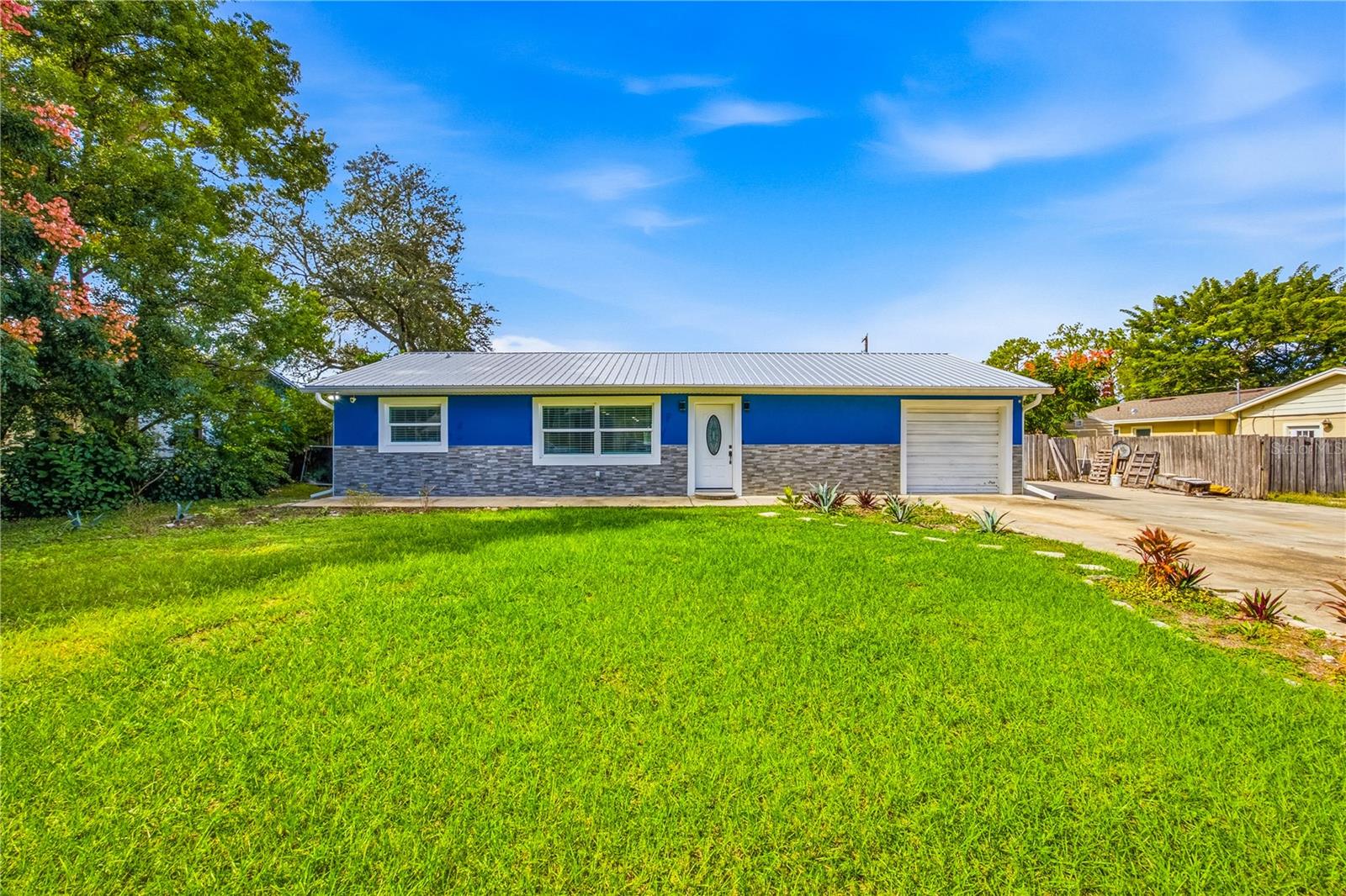 712 VIRGINIA LN