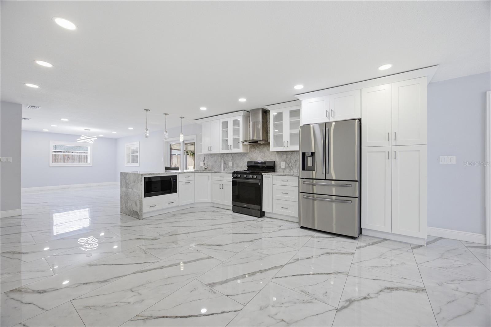 Single Family Residence at 712 VIRGINIA LN, APOPKA, photo 3 of 36