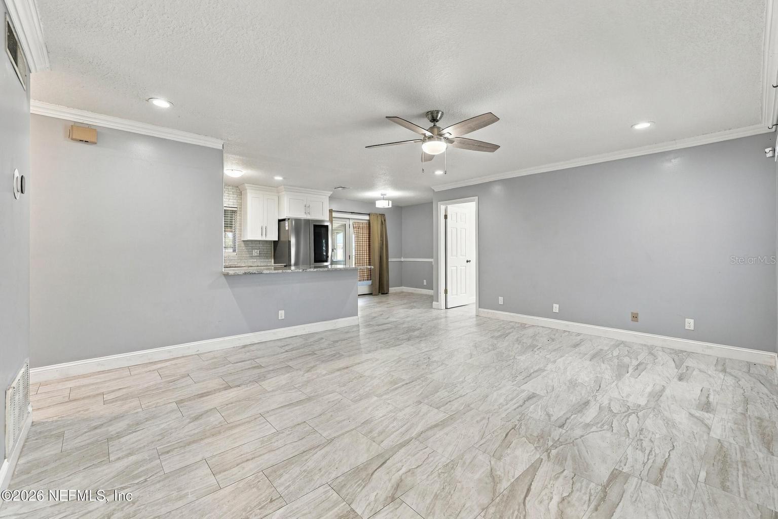 Living Area - 6054 TOYOTA DR, JACKSONVILLE