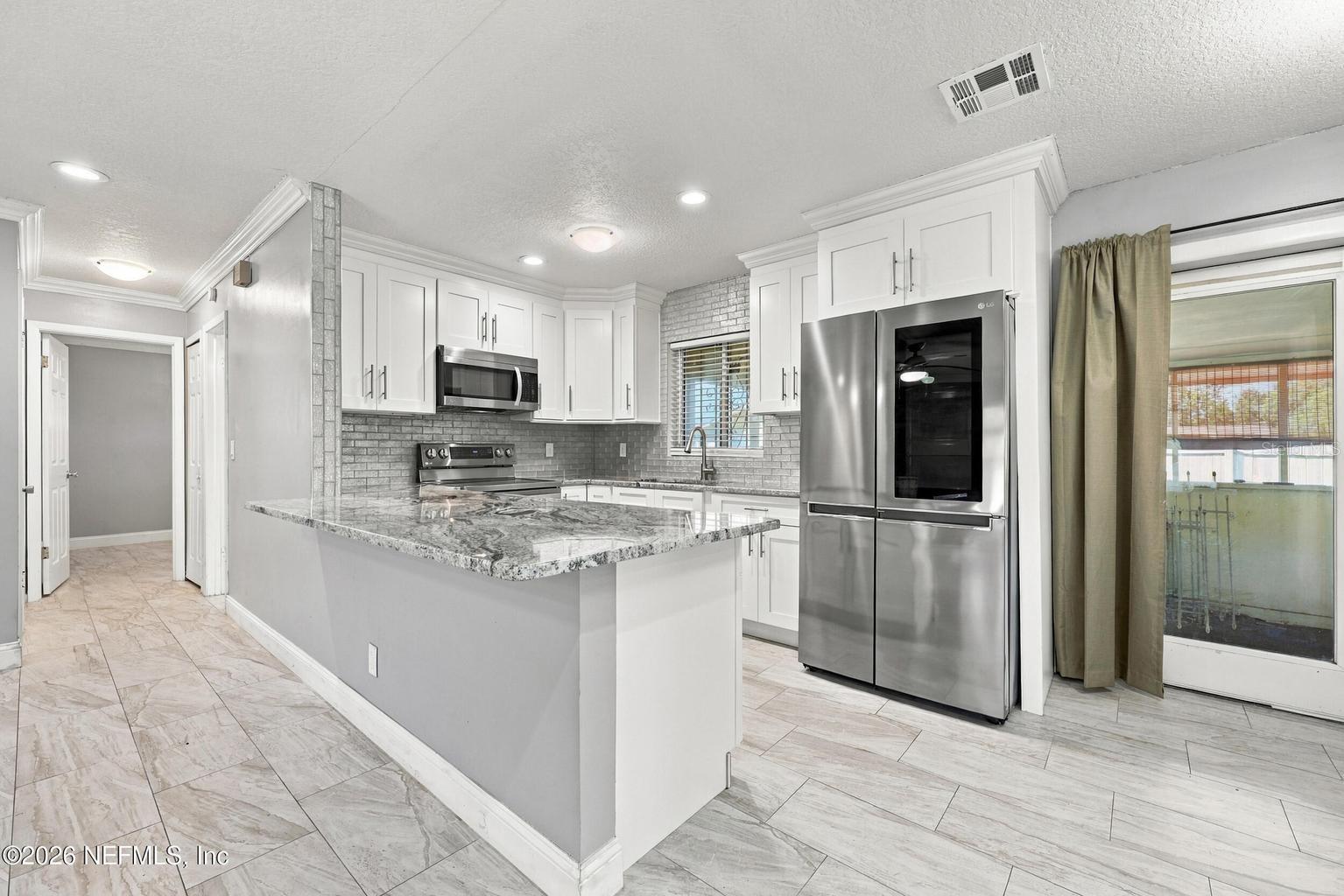 Kitchen - 6054 TOYOTA DR, JACKSONVILLE