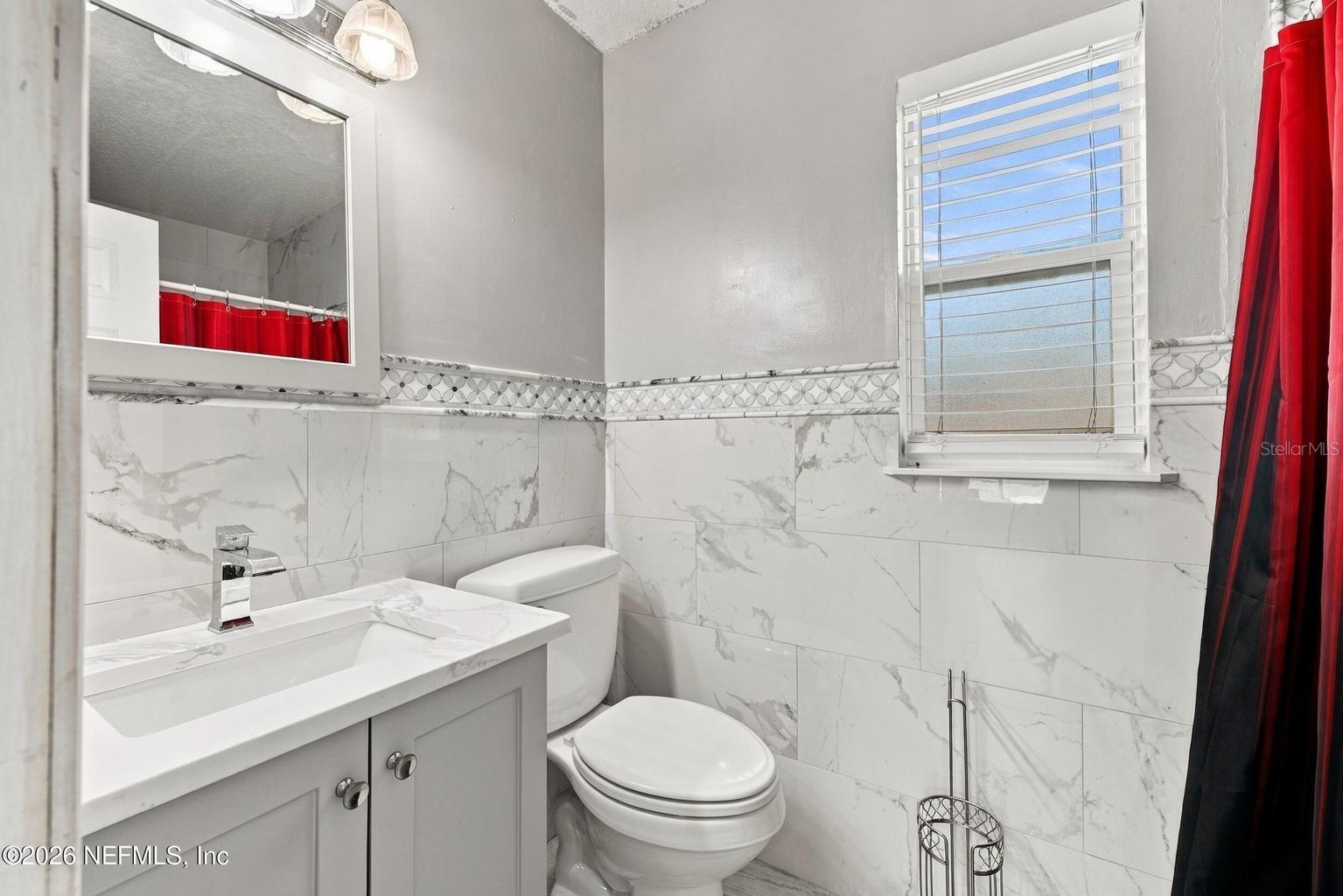 Bath - 6054 TOYOTA DR, JACKSONVILLE