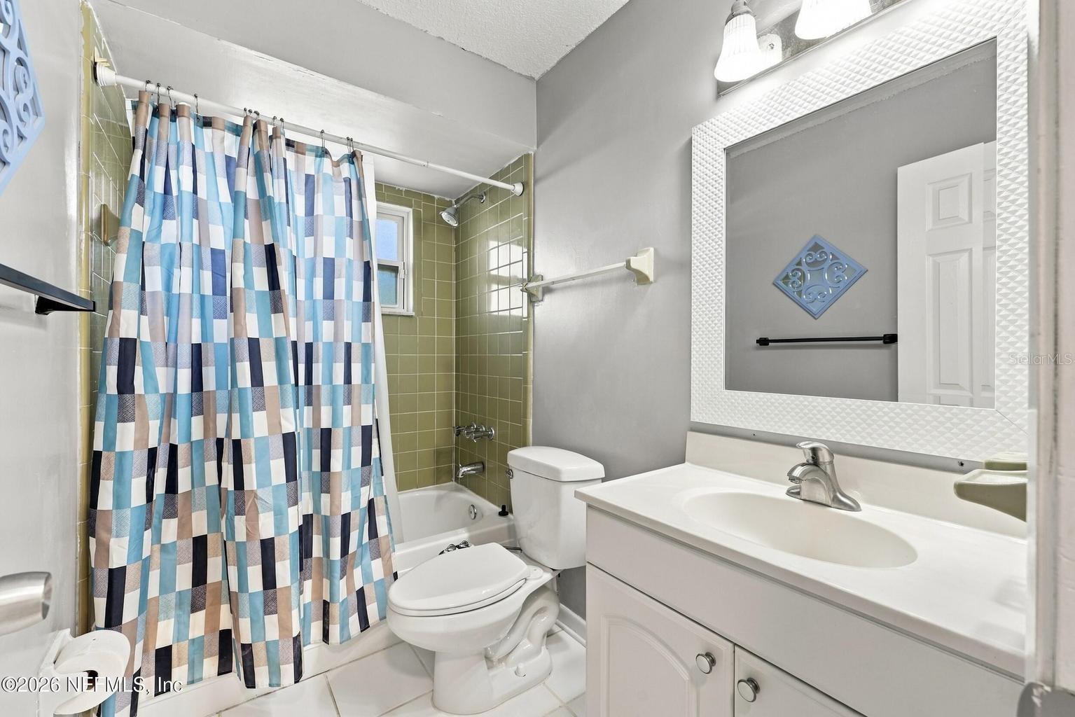 Bath - 6054 TOYOTA DR, JACKSONVILLE