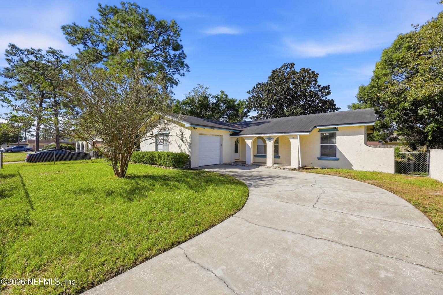 Front Exterior - 6054 TOYOTA DR, JACKSONVILLE