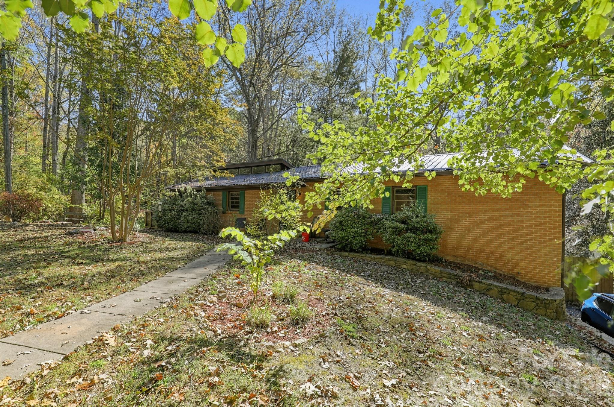 Single Family Residence at 27 Stockwood Road, Asheville, photo 2 of 41