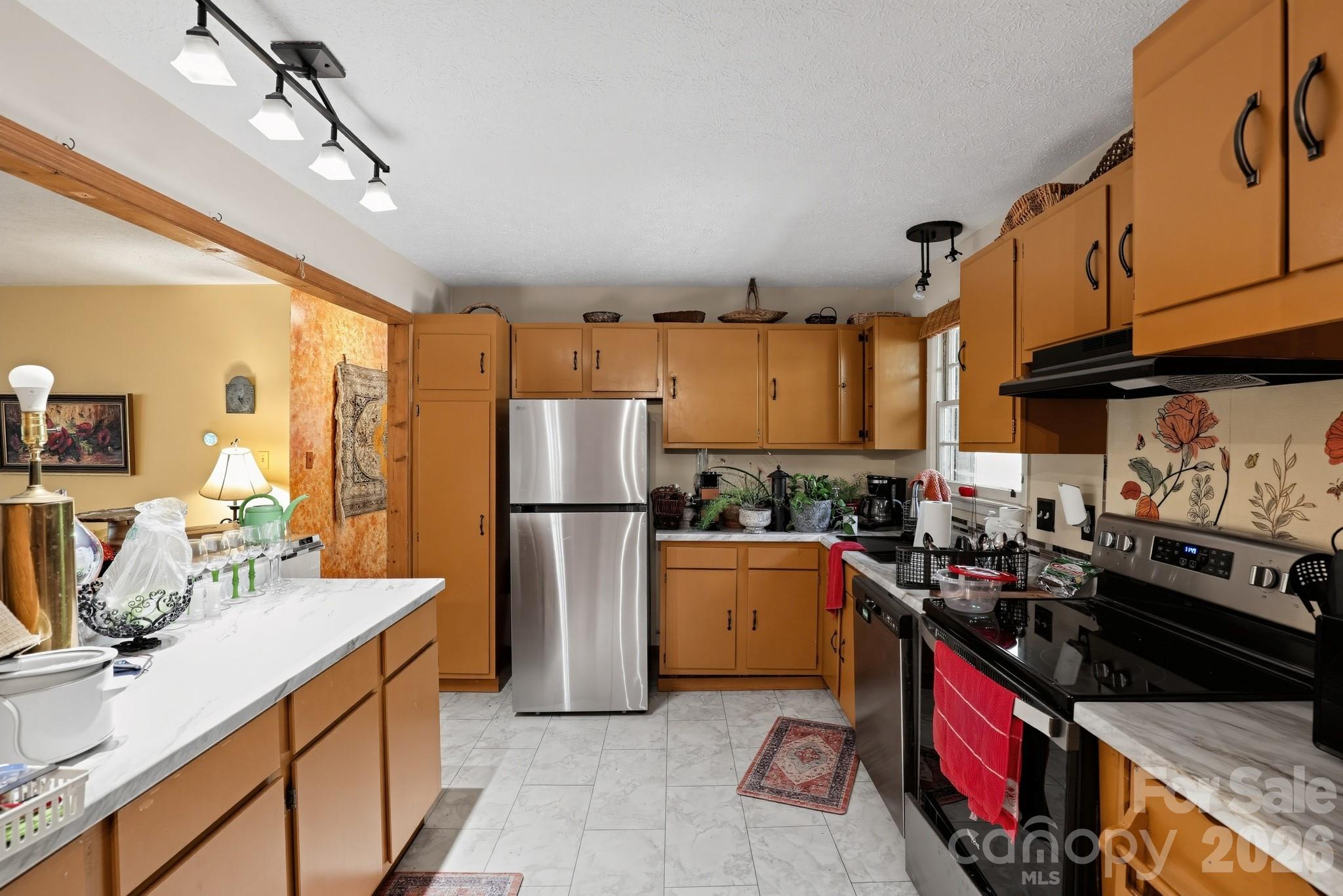 Single Family Residence at 27 Stockwood Road, Asheville, photo 12 of 41