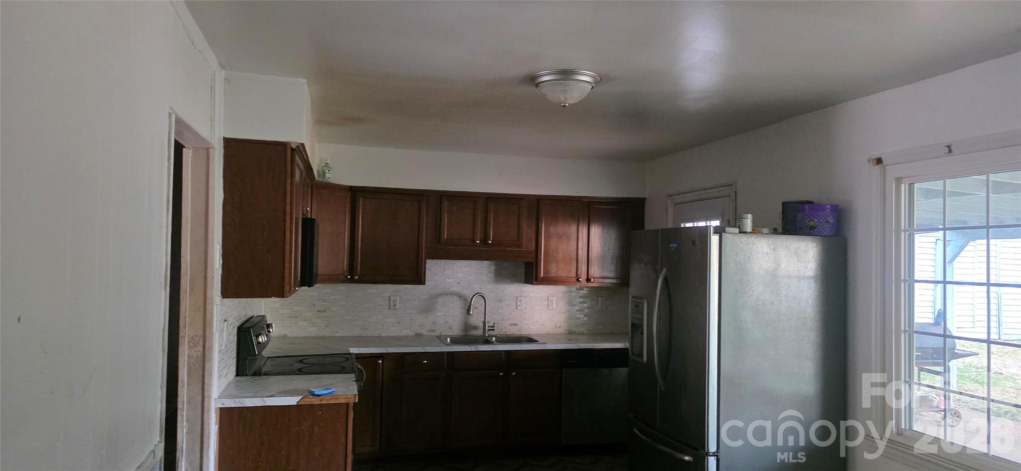 Single Family Residence at 4425 Valeview Lane, Charlotte, photo 3 of 11