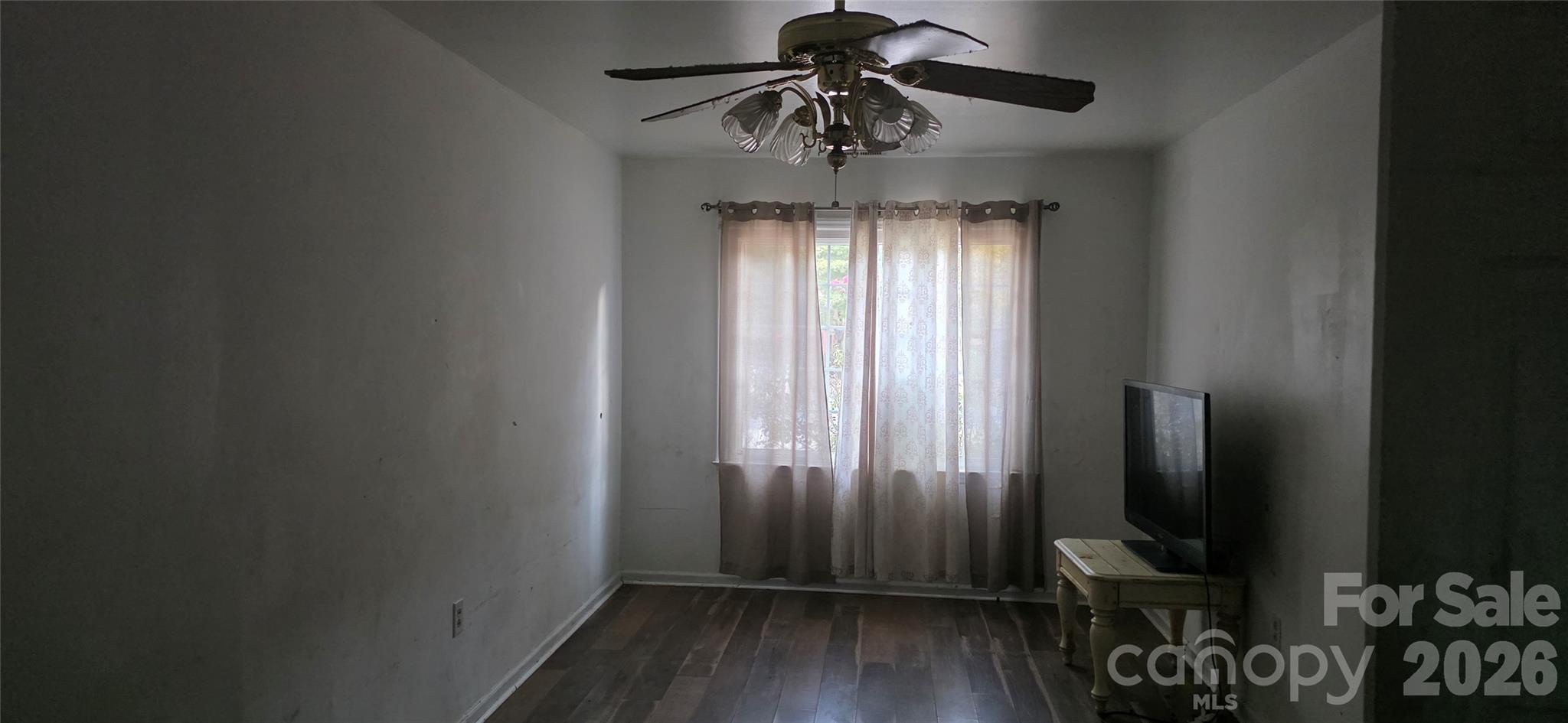 Single Family Residence at 4425 Valeview Lane, Charlotte, photo 4 of 11