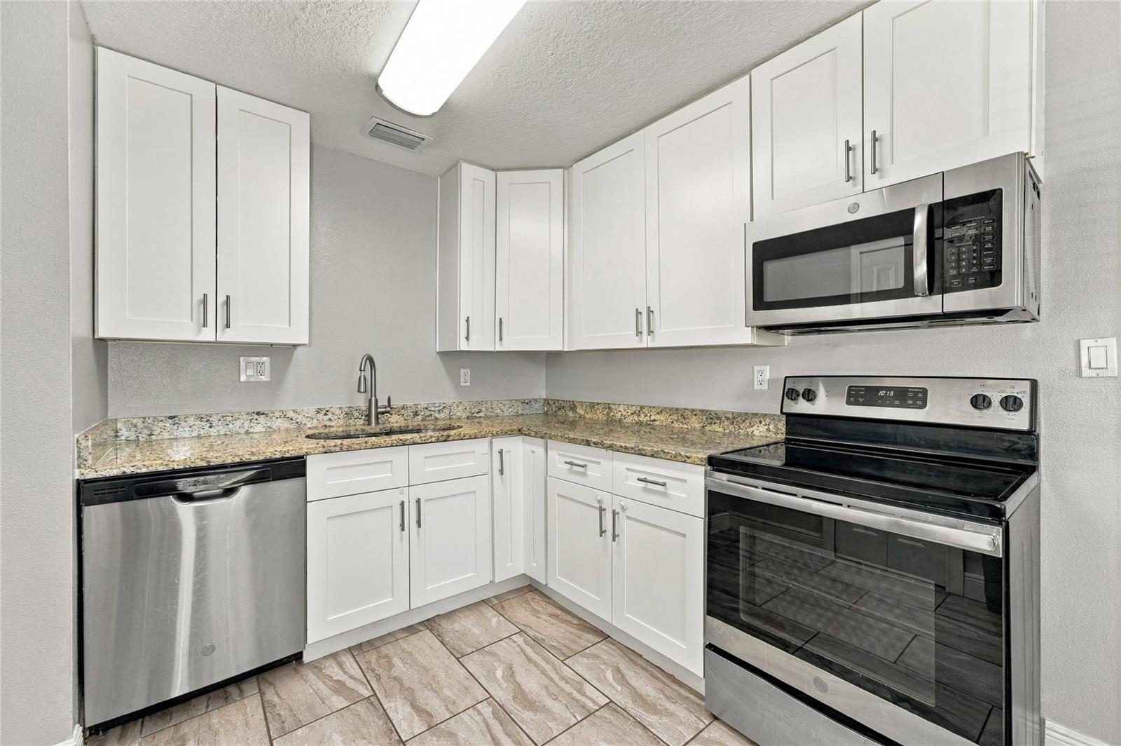 Single Family Residence at 226 BENNETT ST, WINTER SPRINGS, photo 7 of 25