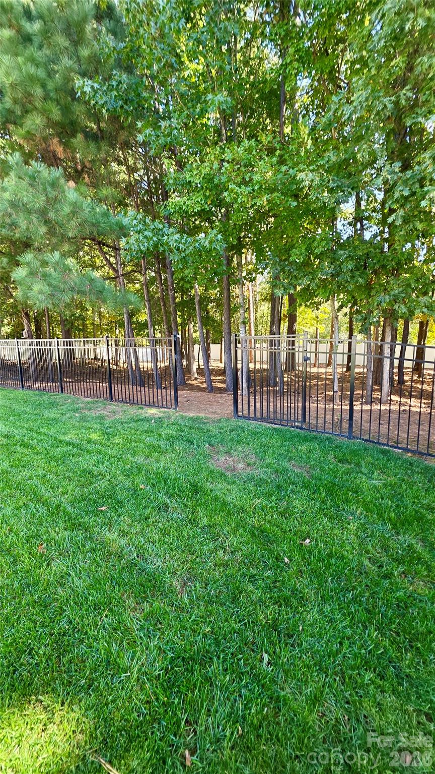 Single Family Residence at 7260 Albemarle Drive, Denver, photo 3 of 5