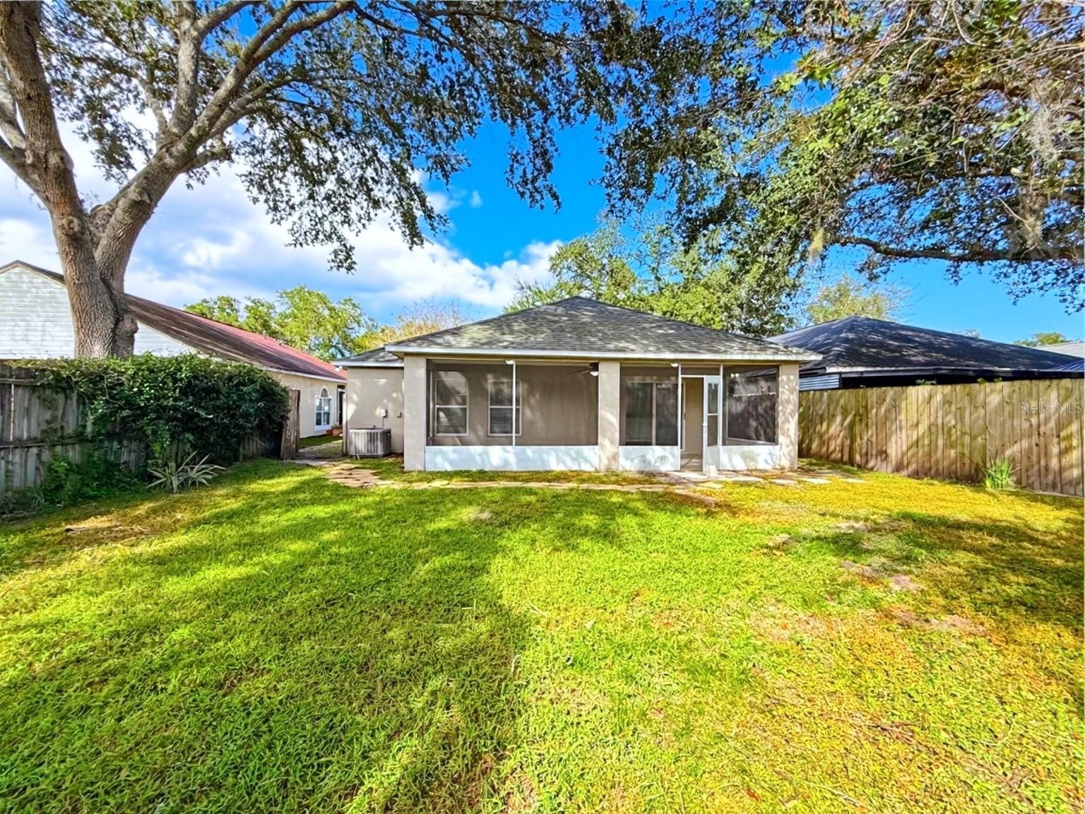 Single Family Residence at 1621 WEKIVA CROSSING BLVD, APOPKA, photo 15 of 32