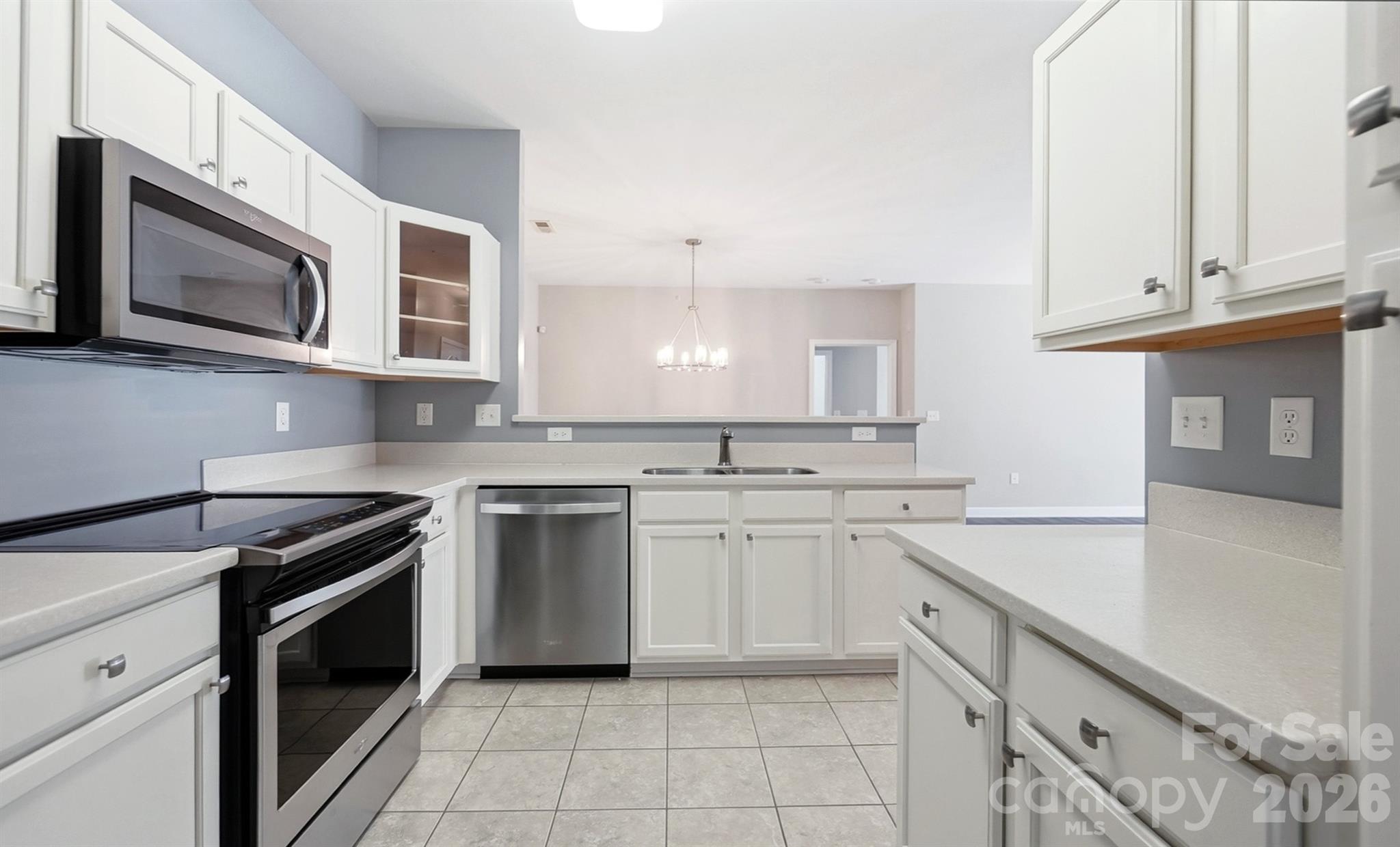 Large Kitchen with Breakfast Bar - 9934 Hyde Glen Court, Charlotte