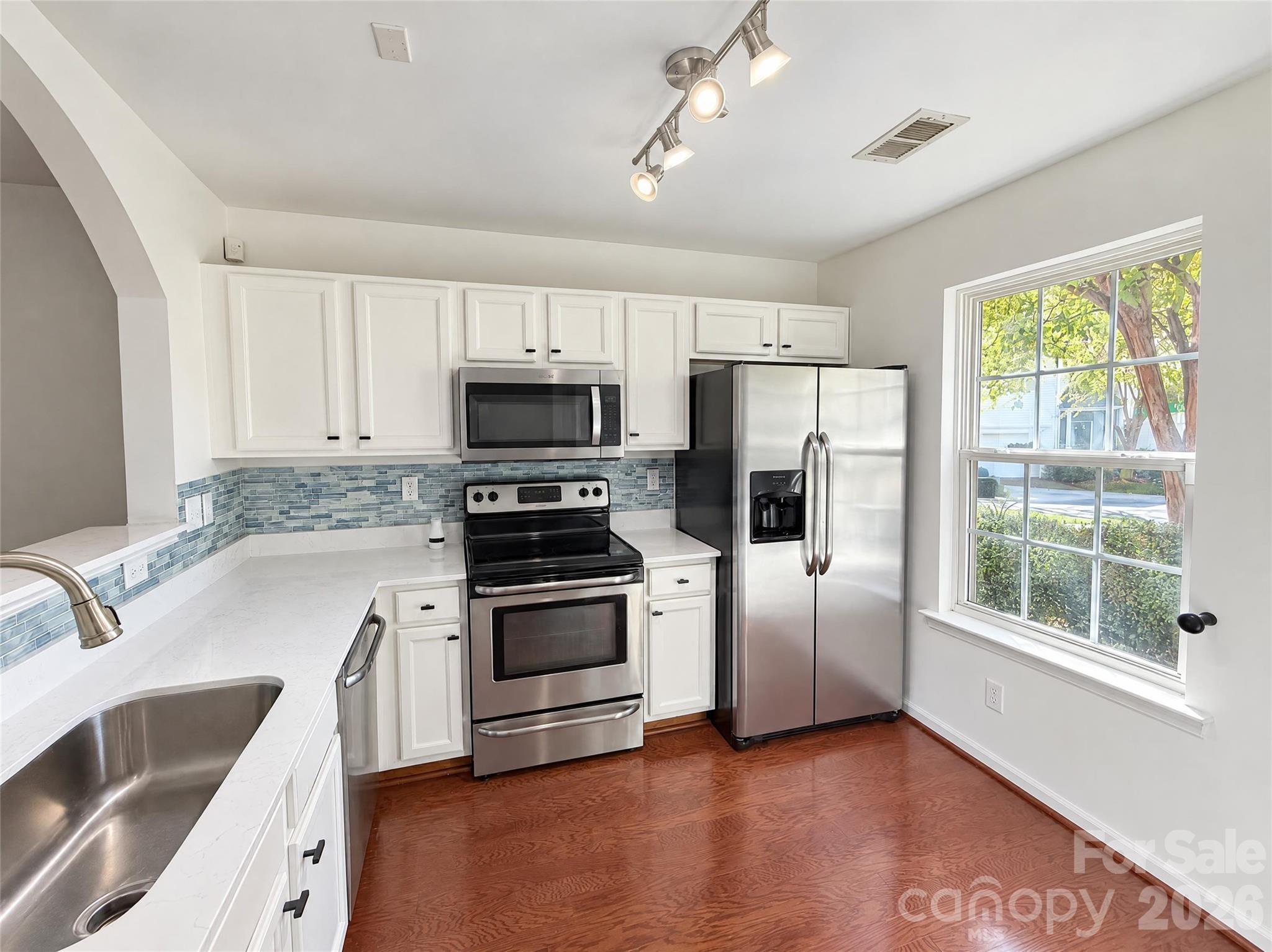 Townhouse at 4212 Glenlea Commons Drive, Charlotte, photo 3 of 19