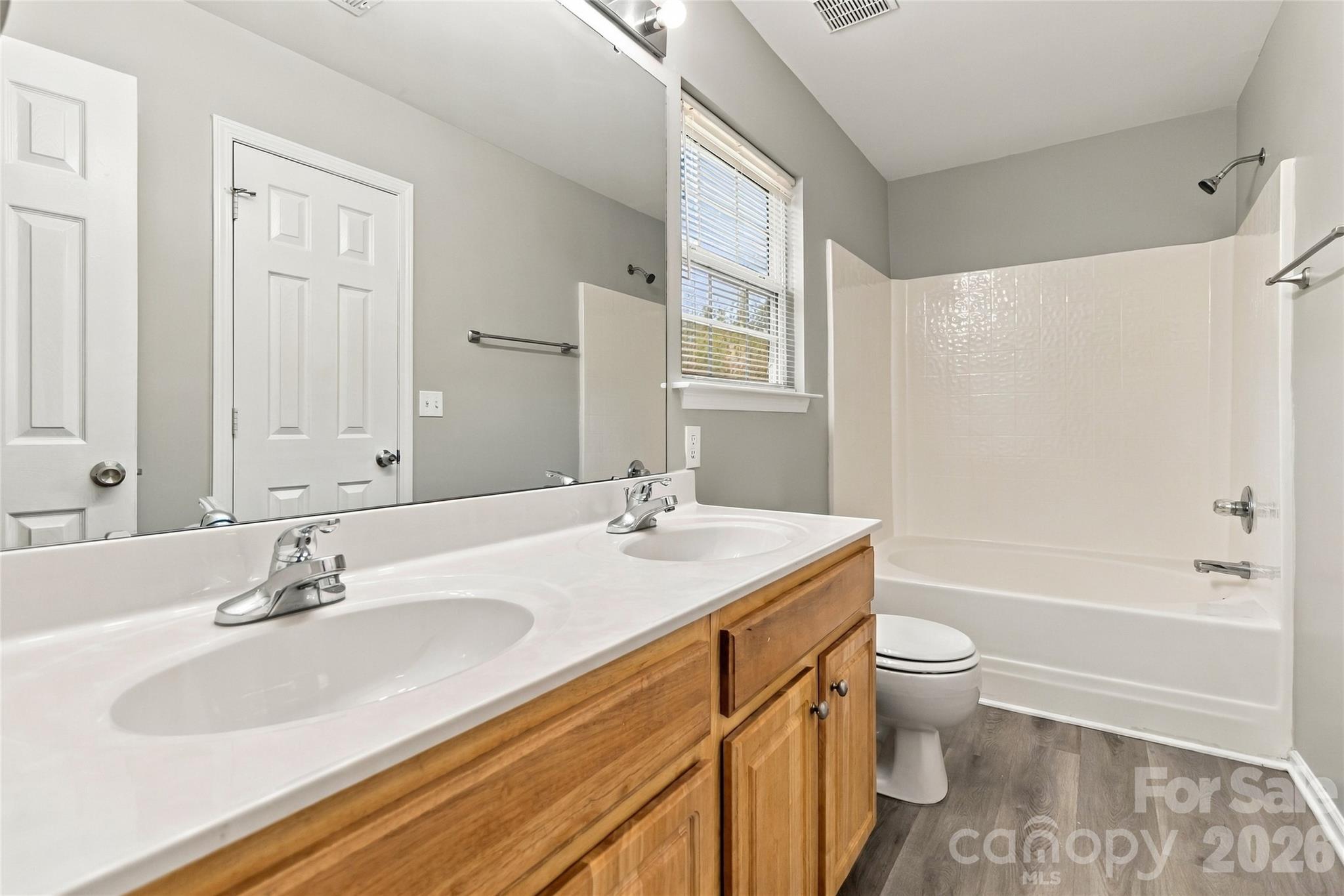 Single Family Residence at 815 Valley Ridge Road, Charlotte, photo 11 of 18