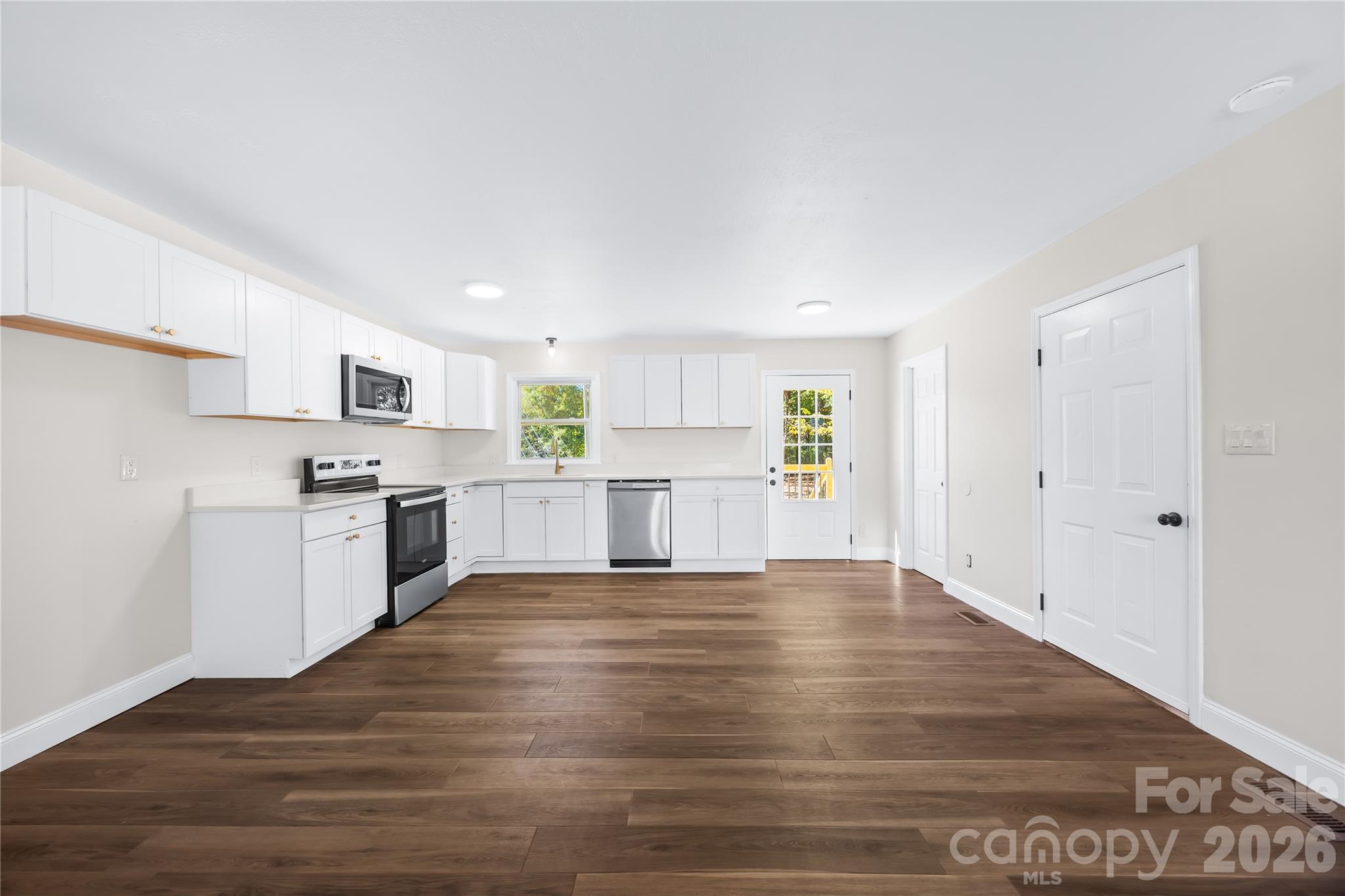Single Family Residence at 158 Bell Farm Road, Statesville, photo 6 of 24