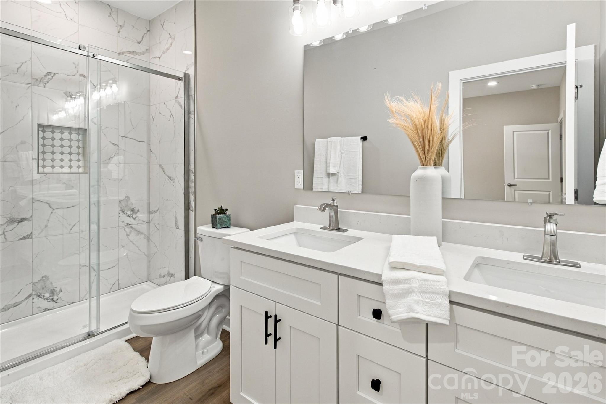 Full Bathroom - 395 Brief Avenue SW, Concord