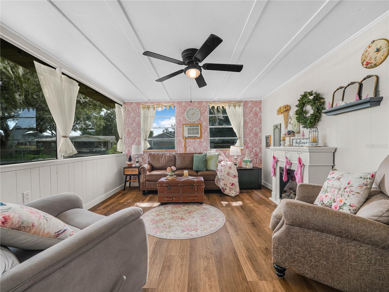 Living Room - 310 RICO WAY, AUBURNDALE