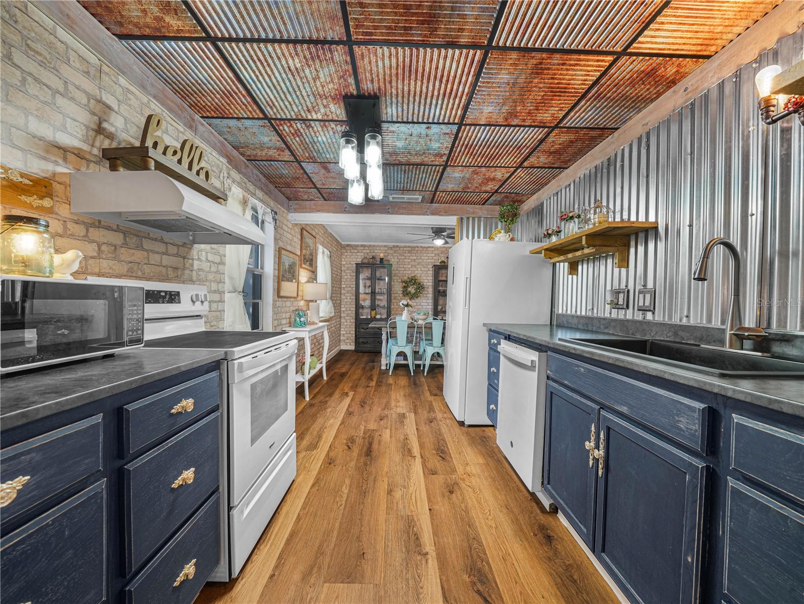 Kitchen - 310 RICO WAY, AUBURNDALE