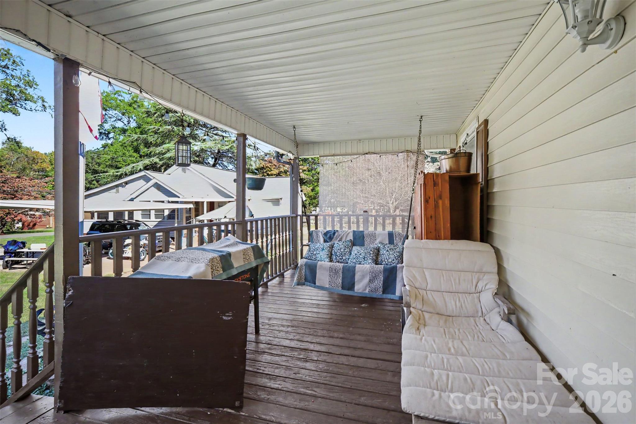Front Porch - 206 Ferstl Avenue, Belmont