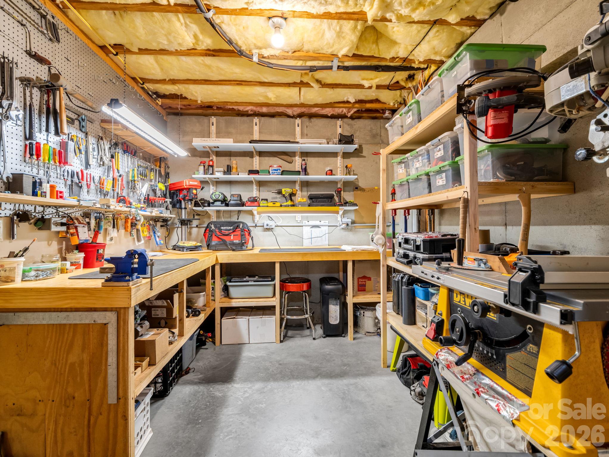 Spacious workshop - 376 Scarlet Tanager Court, Arden