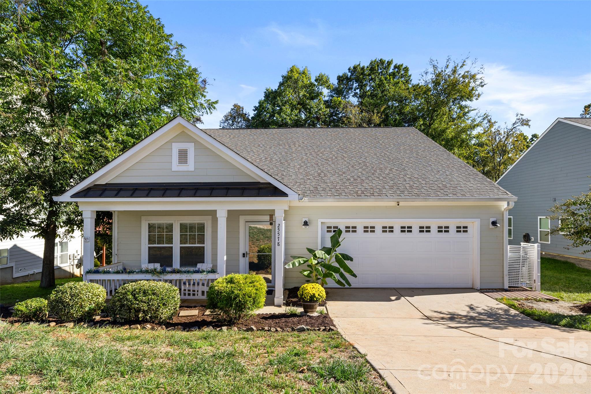 3 bedroom, 2 bathroom, waterfront ranch, with a floating dock in place. - 25578 Seagull Drive, Lancaster
