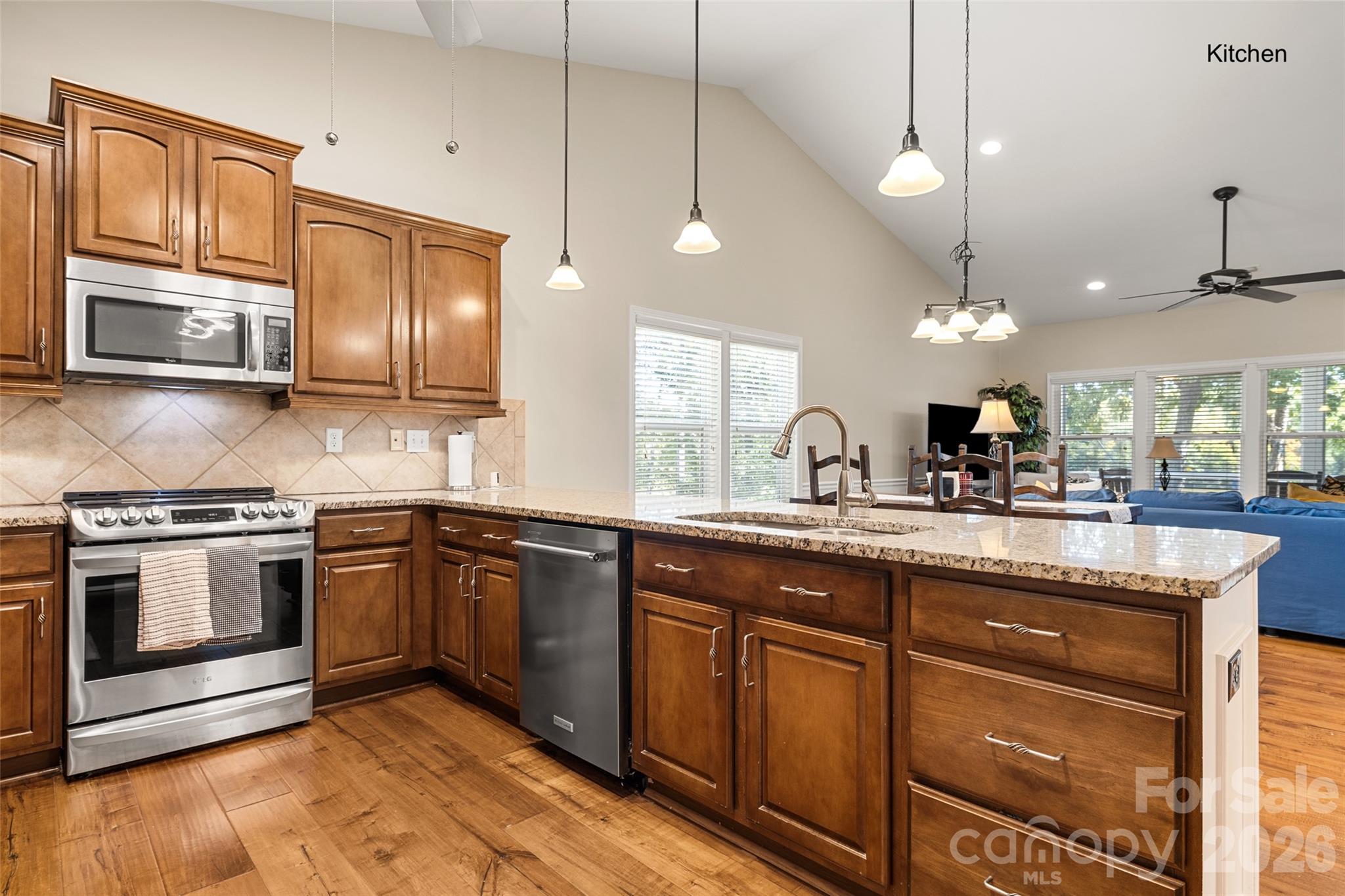 Open floor plan with vaulted ceilings and Maple cabinetry - 25578 Seagull Drive, Lancaster
