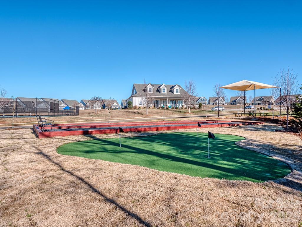 putting green - 25578 Seagull Drive, Lancaster
