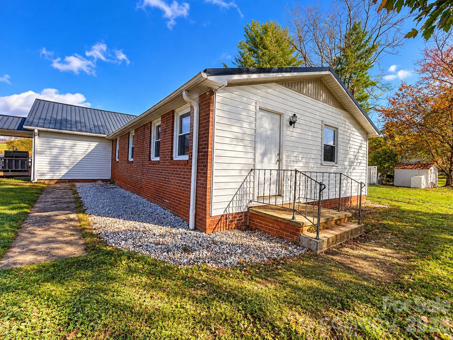 Single Family Residence at 165 Green Circle Drive, North Wilkesboro, photo 16 of 18