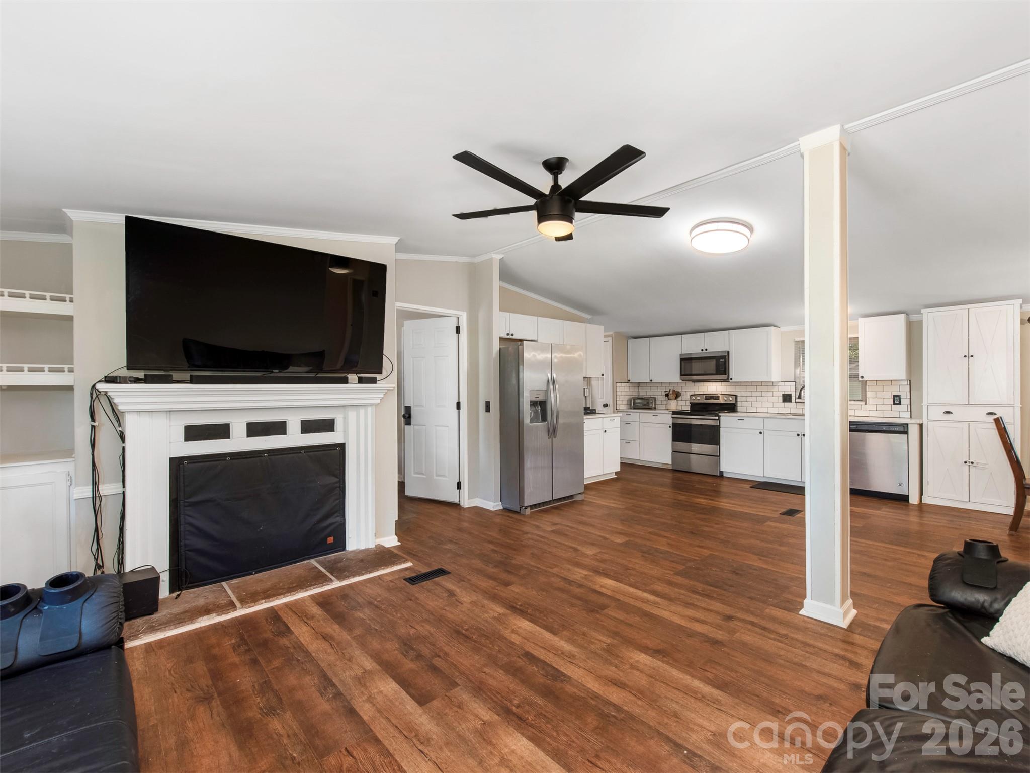 Single Family Residence at 3345 Roundcliff Drive, Concord, photo 5 of 38