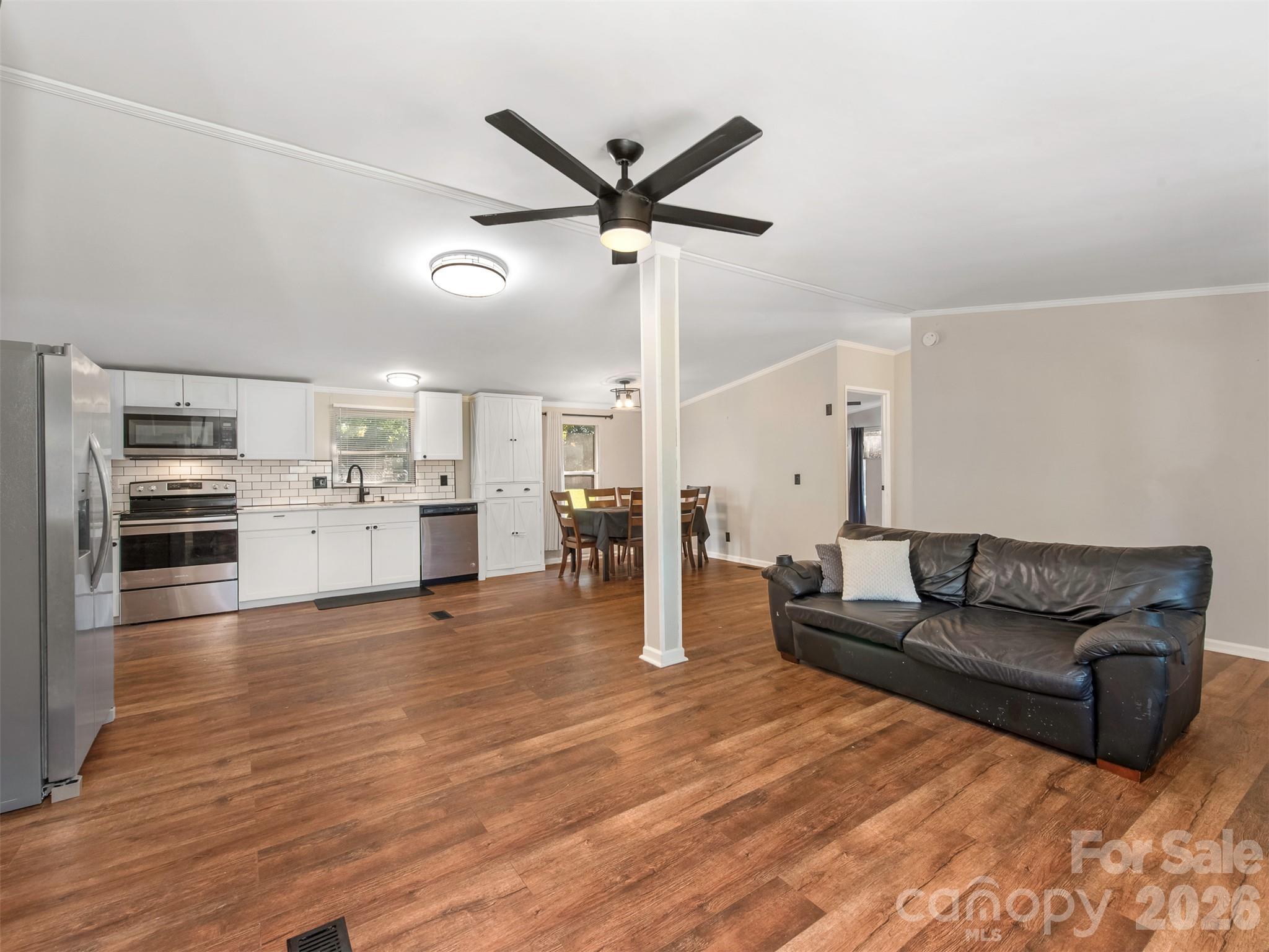 Single Family Residence at 3345 Roundcliff Drive, Concord, photo 6 of 38