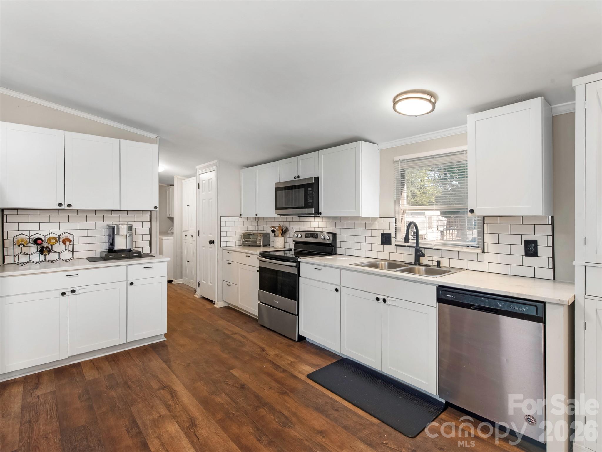 Single Family Residence at 3345 Roundcliff Drive, Concord, photo 10 of 38