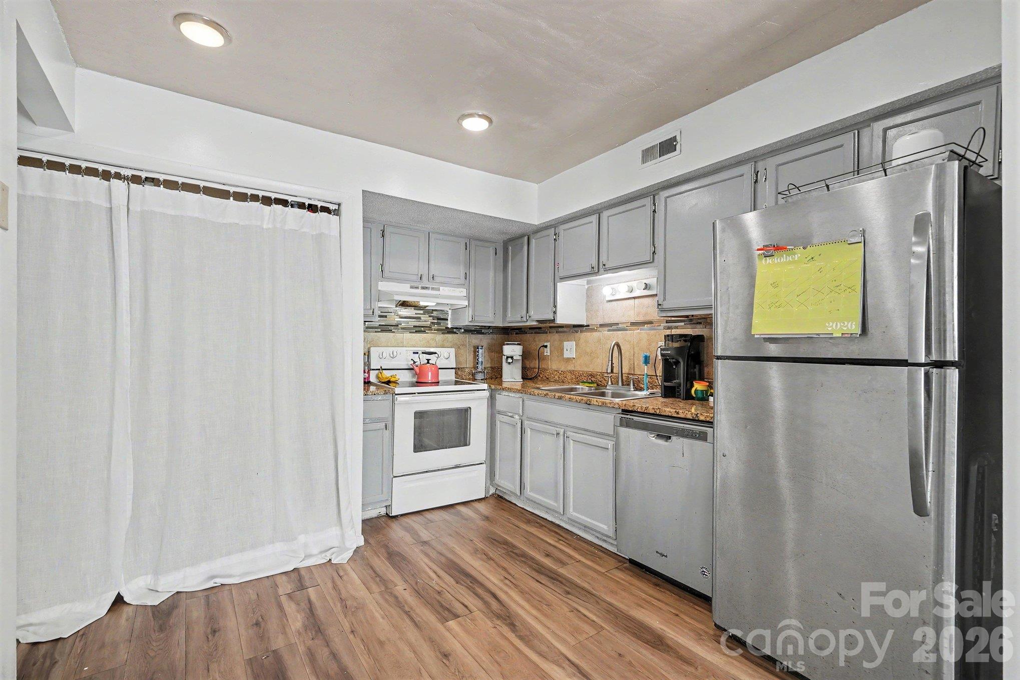 Townhouse at 7406 Mystic Lane, Charlotte, photo 4 of 14