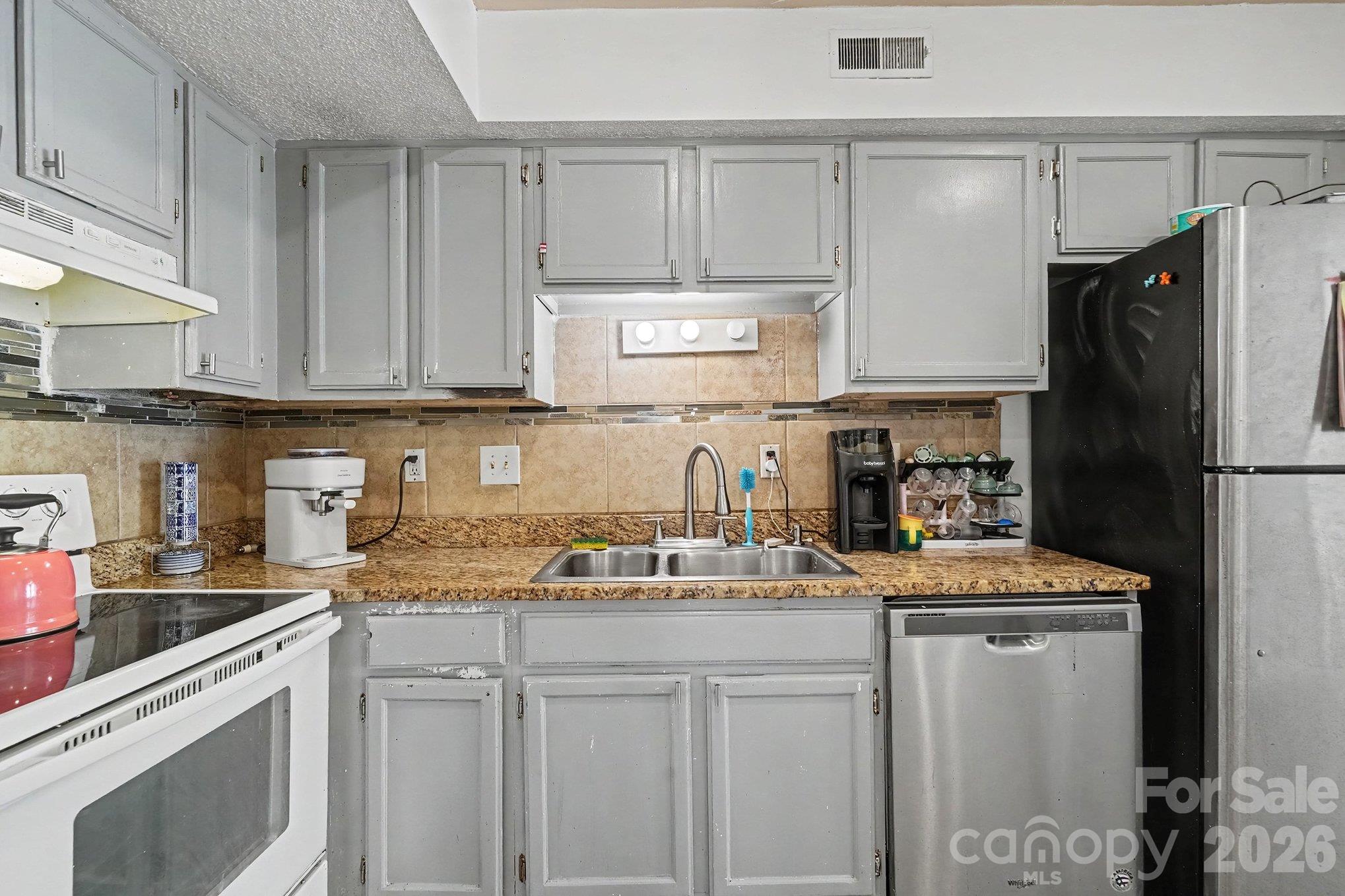 Townhouse at 7406 Mystic Lane, Charlotte, photo 5 of 14