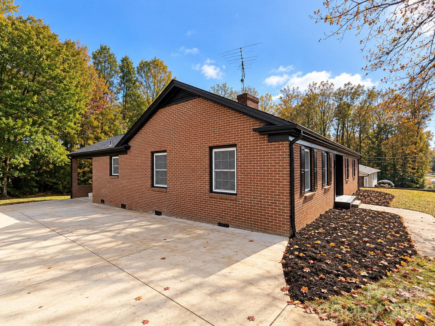 Single Family Residence at 2808 28th Street NE, Hickory, photo 6 of 51