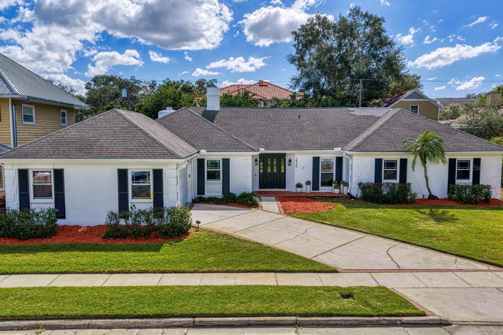 Fresh Exterior Paint - 2930 W BAYSHORE CT, TAMPA