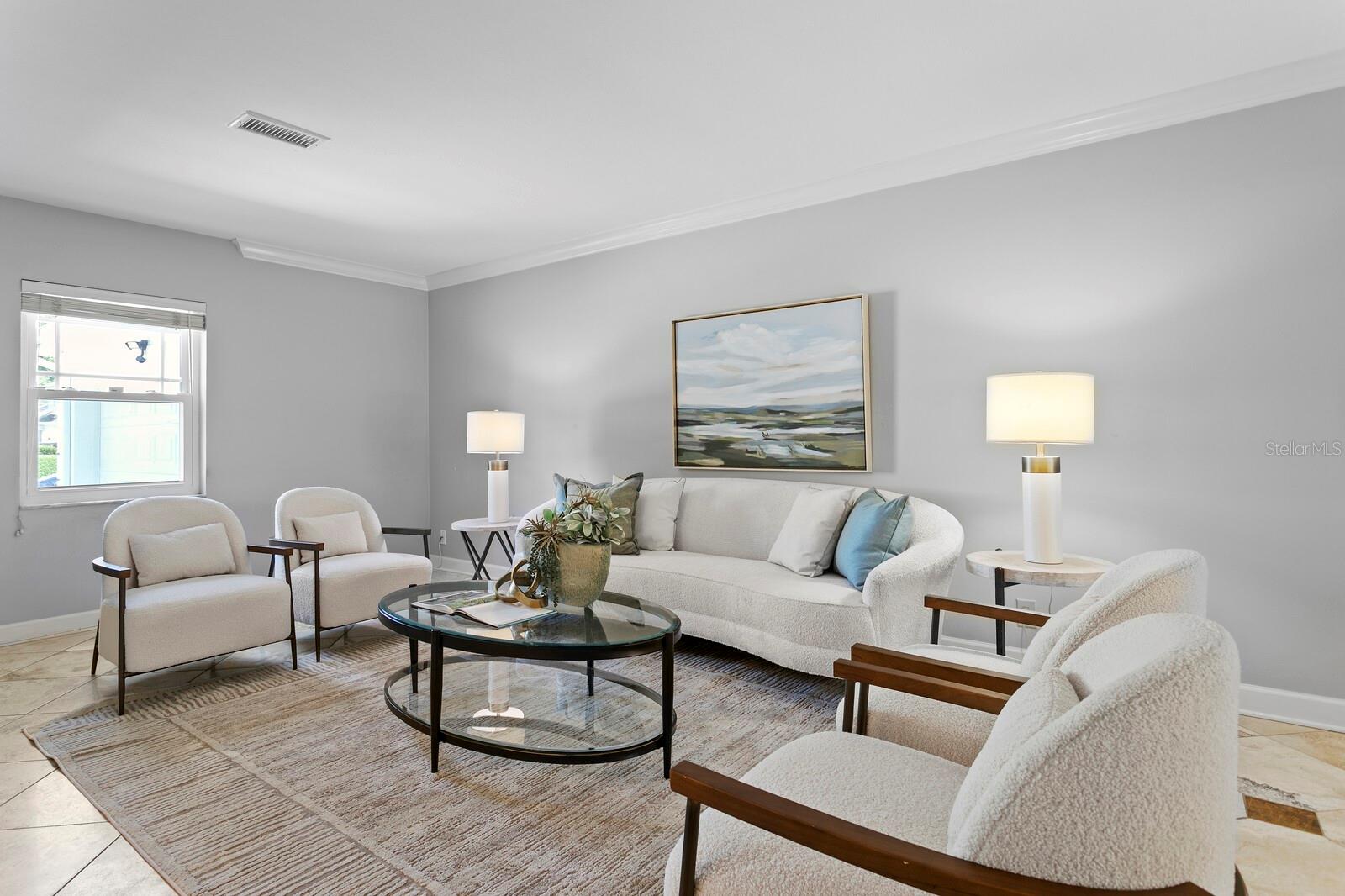 Nice light in the living room. - 2930 W BAYSHORE CT, TAMPA