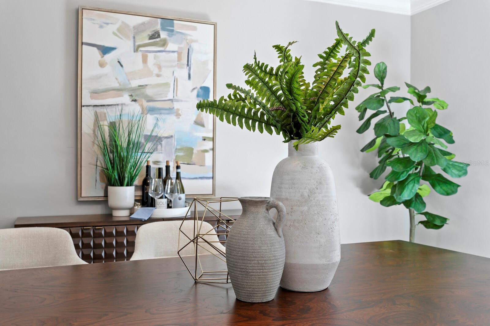 Dining room creates stories. - 2930 W BAYSHORE CT, TAMPA
