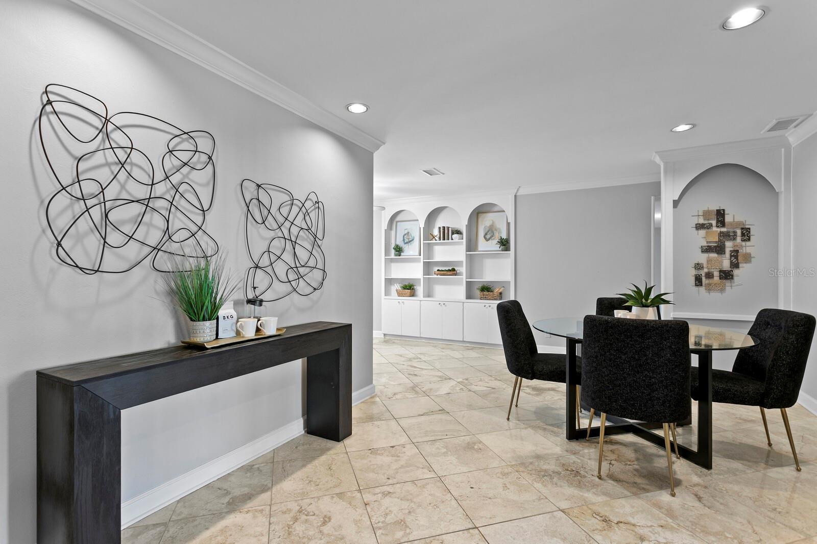 This room is to the right when you walk in. - 2930 W BAYSHORE CT, TAMPA