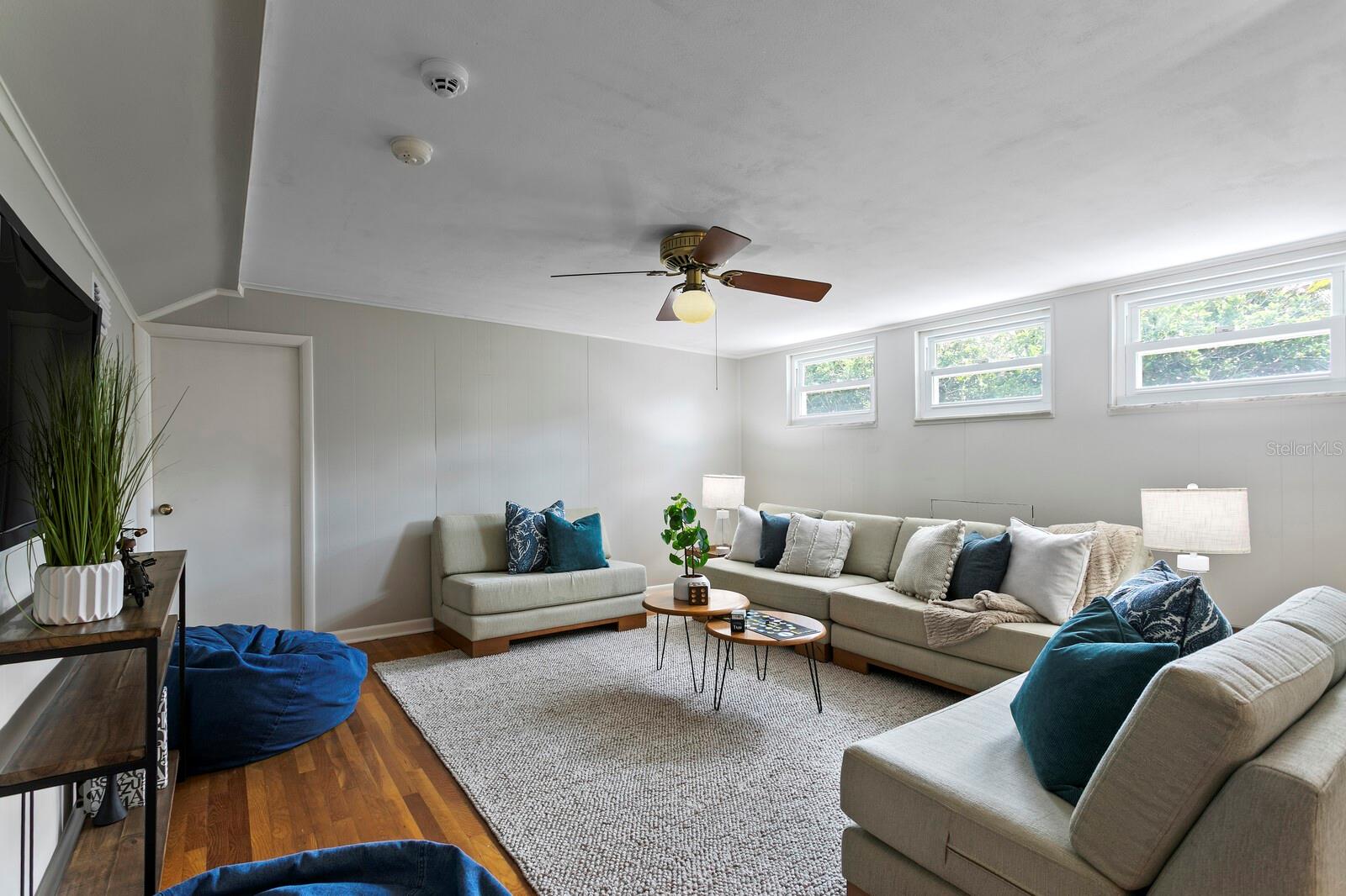 Upstairs chill room. - 2930 W BAYSHORE CT, TAMPA