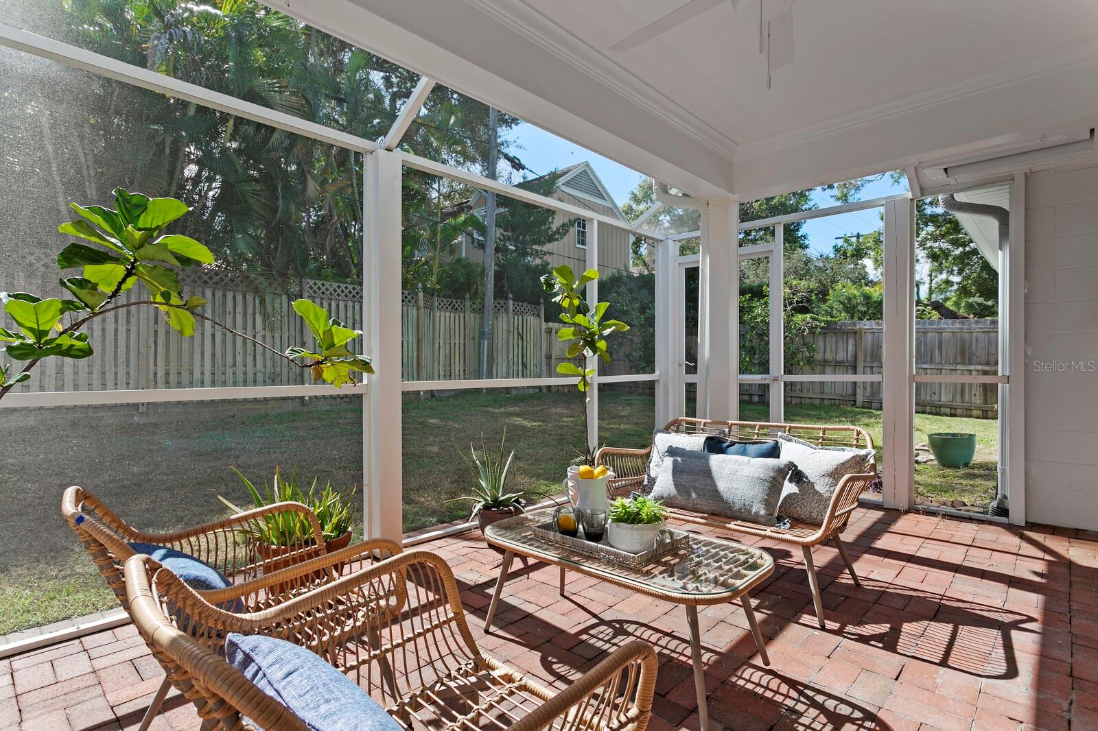 Outside lanai - 2930 W BAYSHORE CT, TAMPA