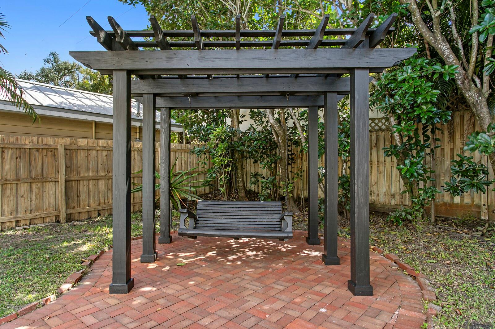 Swing your stress away - 2930 W BAYSHORE CT, TAMPA