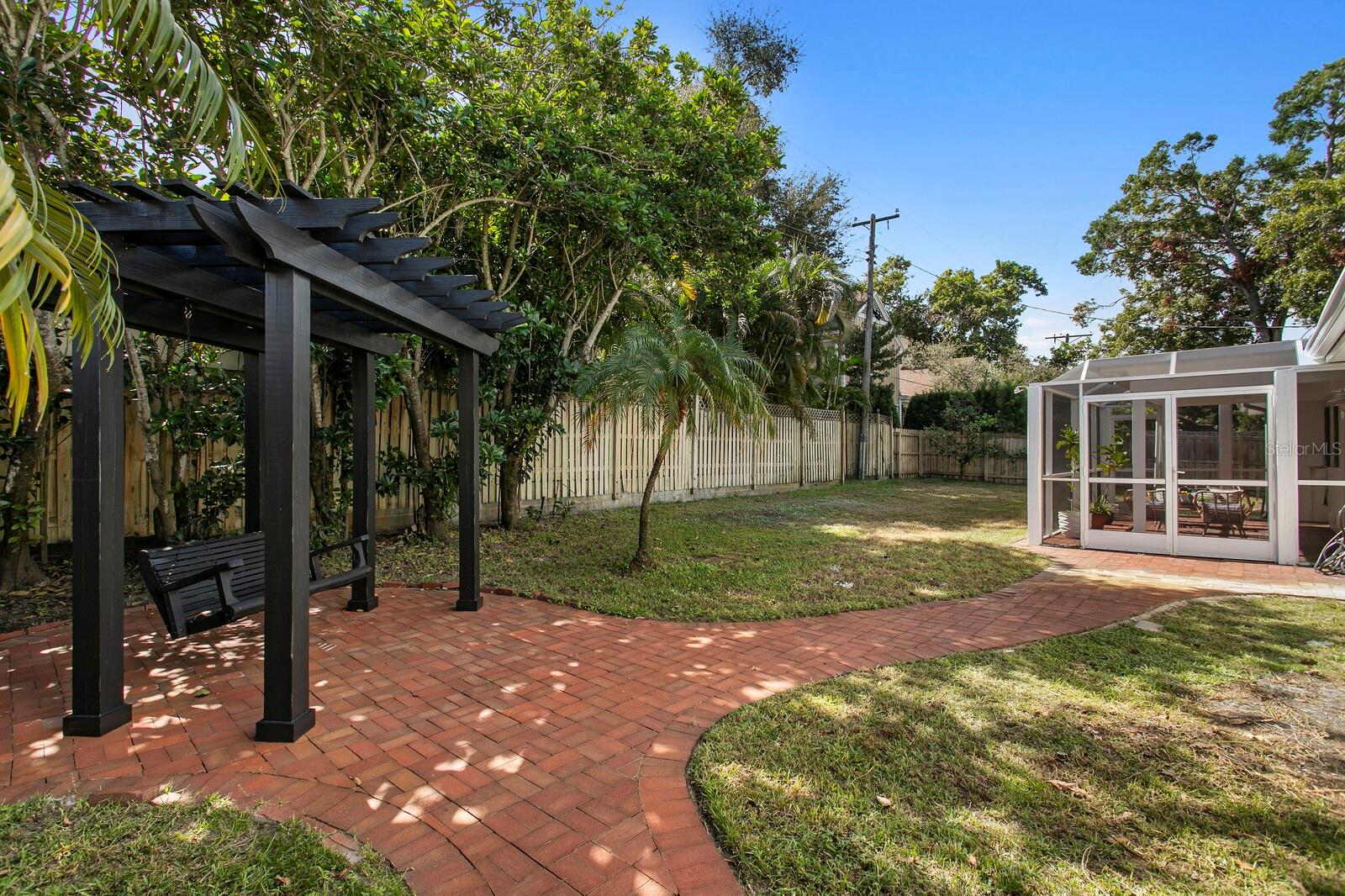 Follow the red brick road. :) - 2930 W BAYSHORE CT, TAMPA