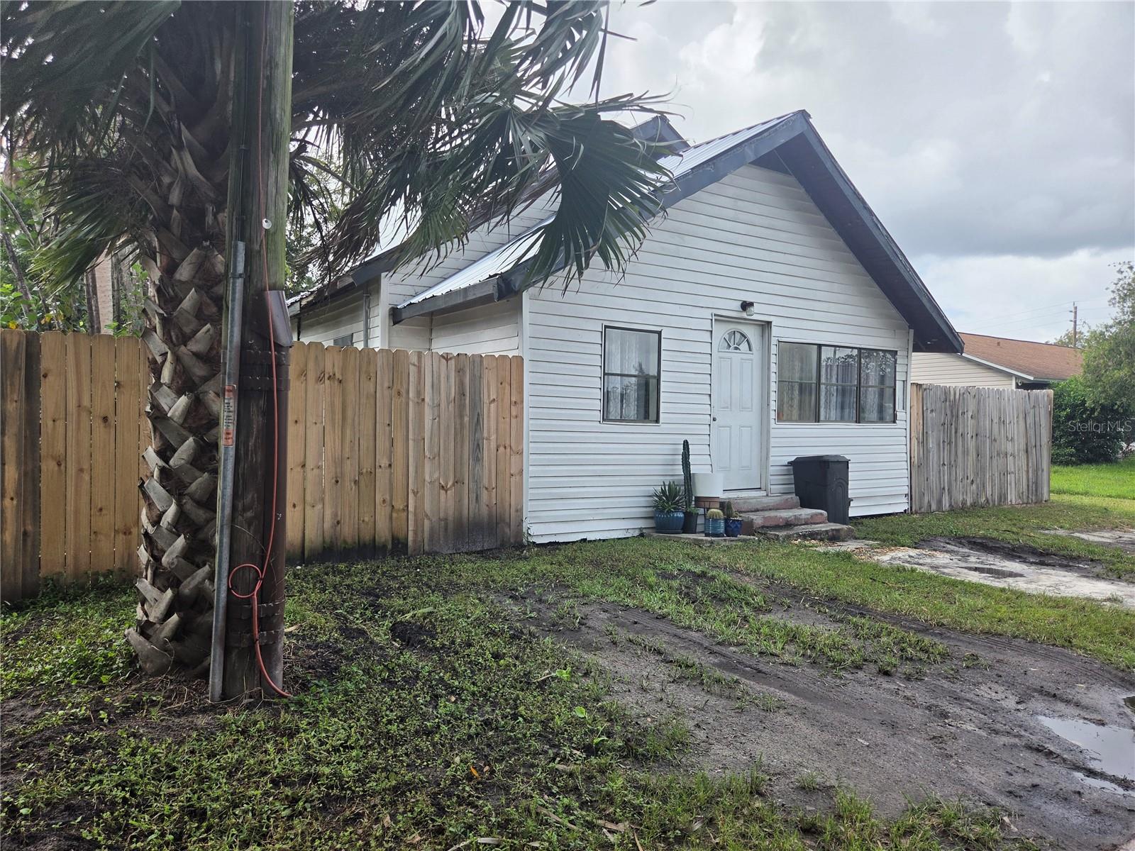 Single Family Residence at 2340 WATER ST, SANFORD, photo 2 of 14