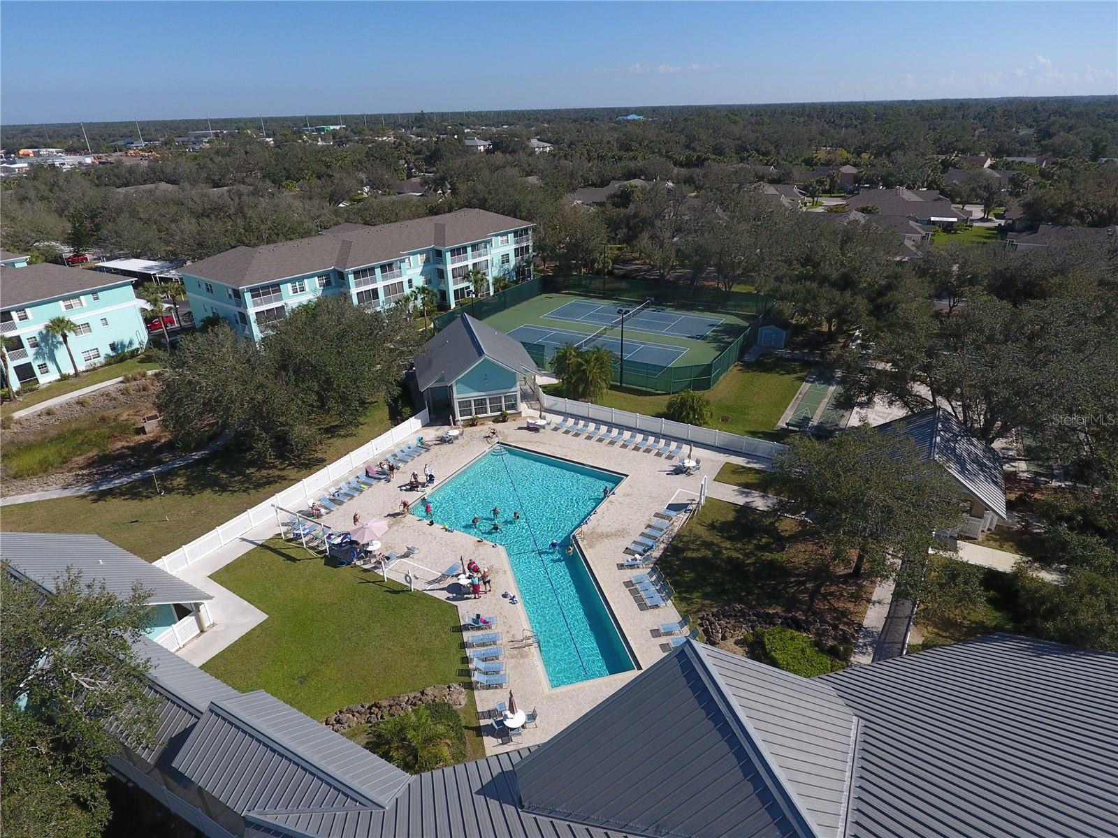 Condominium at 19385 WATER OAK DR #204, PORT CHARLOTTE, photo 37 of 38