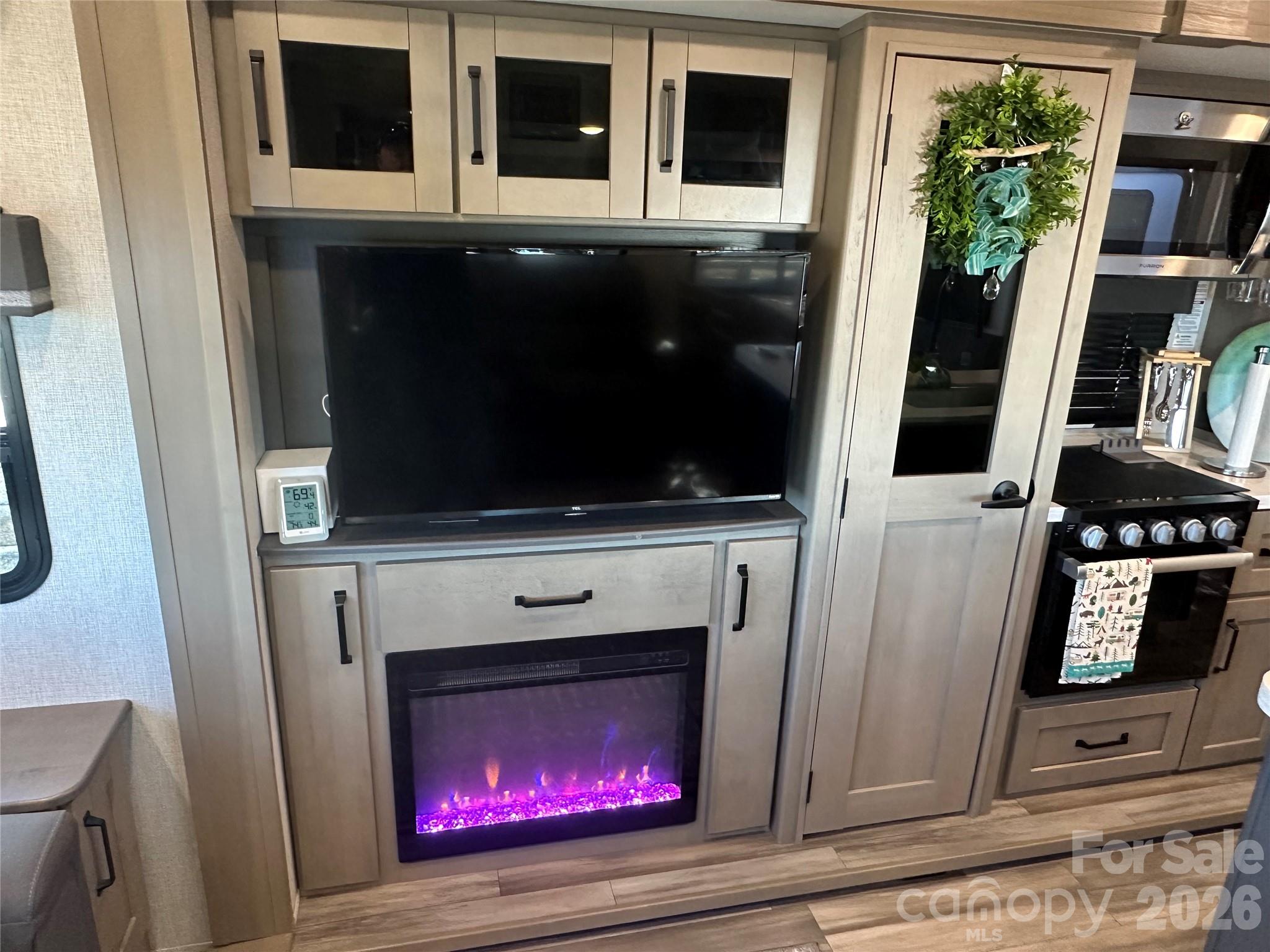 Enjoy the cozy electric fireplace - 103 Brit Lane, New London