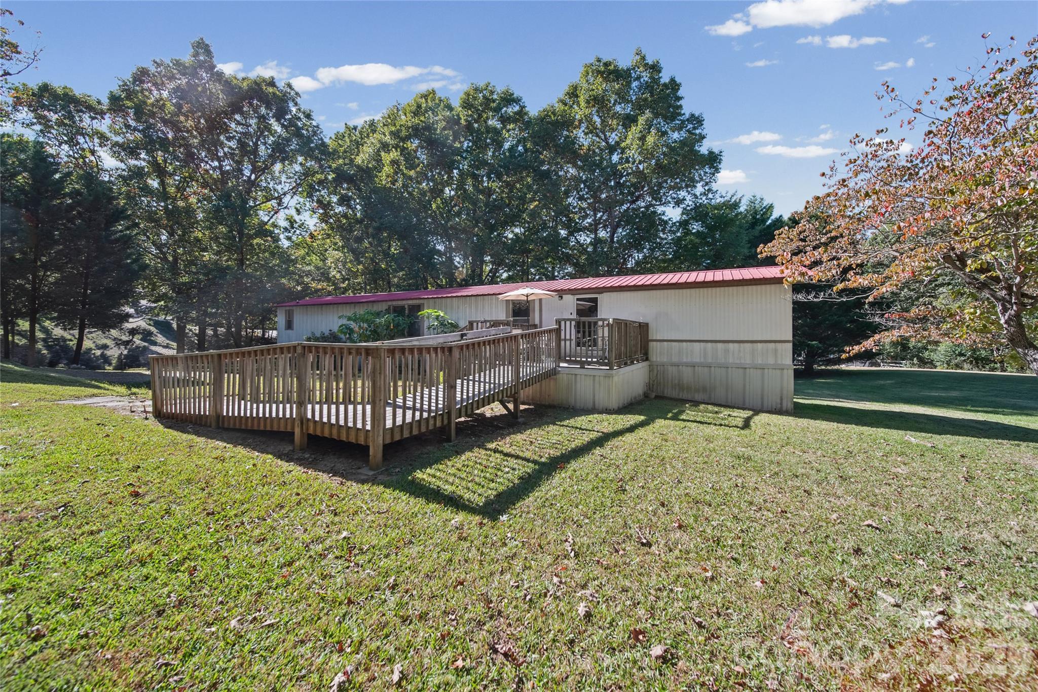 Single Family Residence at 2350 Wildwood Drive, York, photo 2 of 39